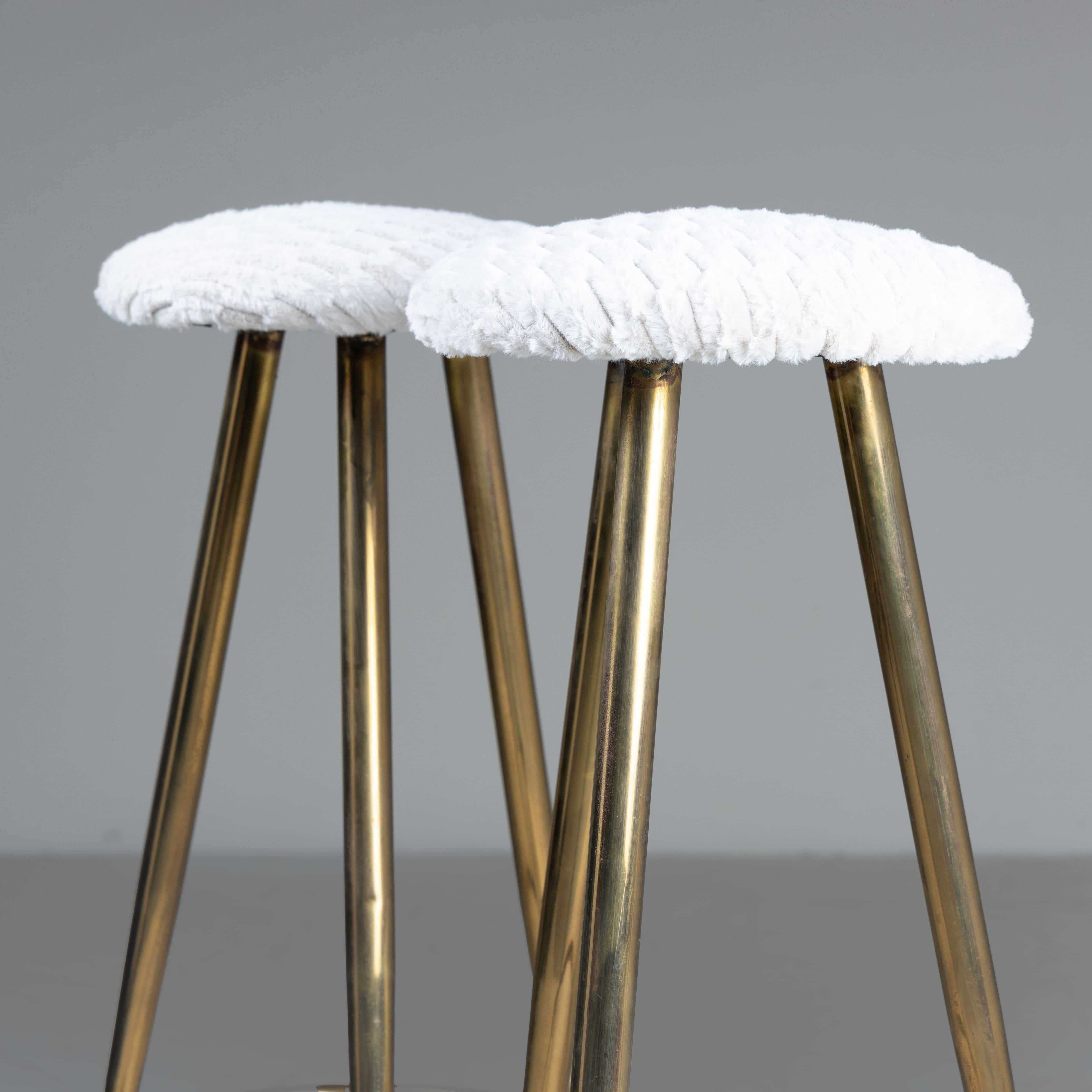 Set di 2 sgabelli, tappezzeria bianca, 1970 in vendita 5