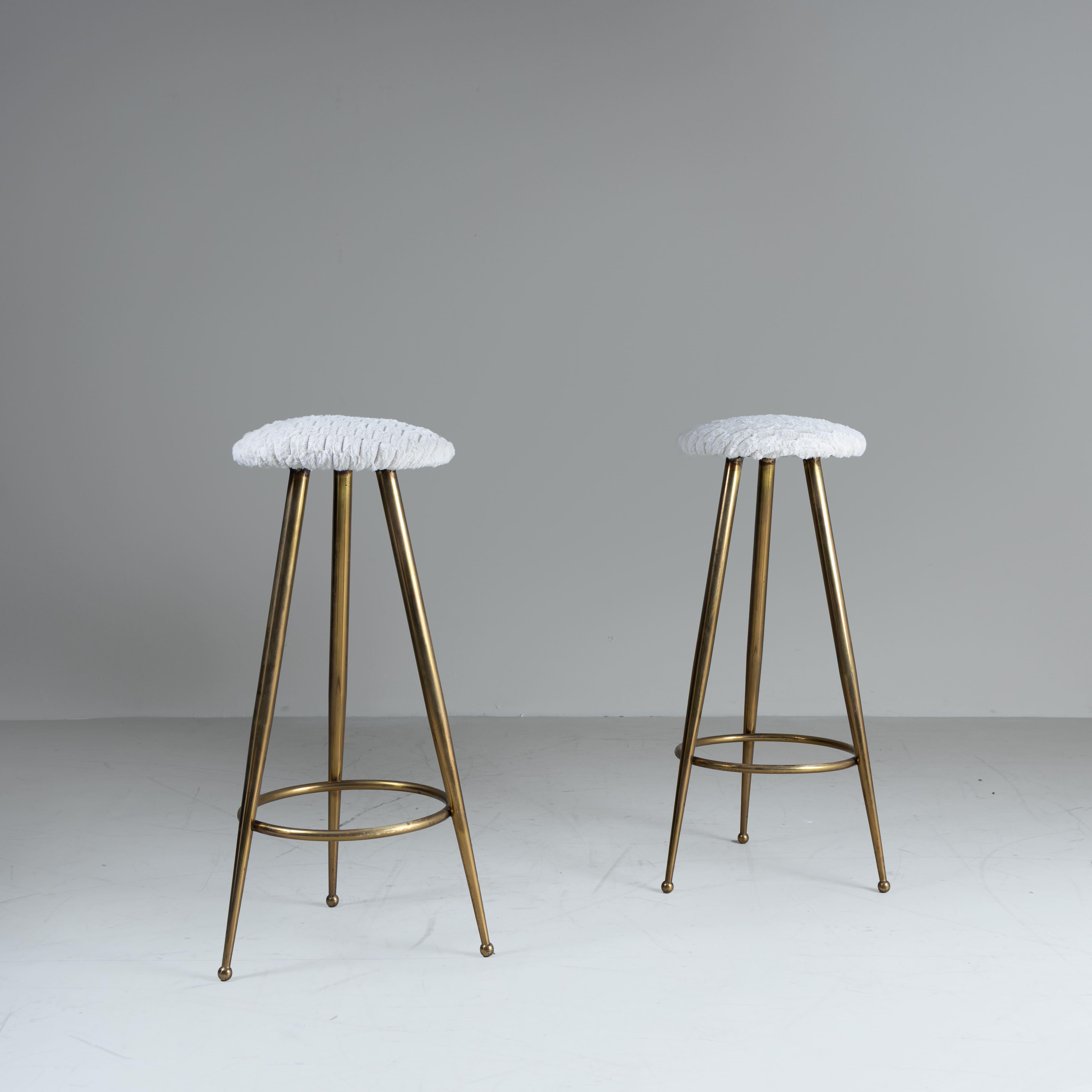 Set di 2 sgabelli, tappezzeria bianca, 1970 in vendita 6