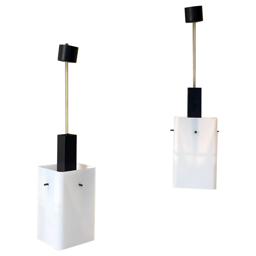 Set di 2 Sospensioni in Vetro opalino e Metallo di Stilux Milano, anni 
60 in vendita