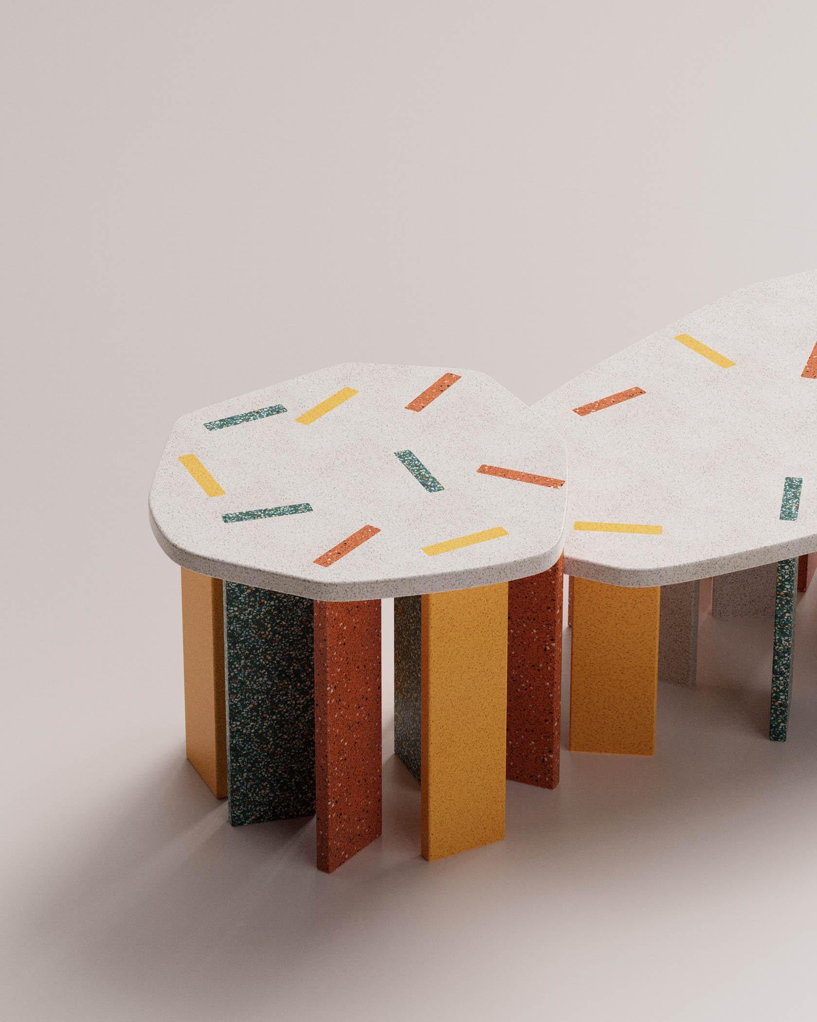 Set di 2 tavolini in plastica riciclata by Enrico Girotti en Nuevo estado para la venta en Verona, IT