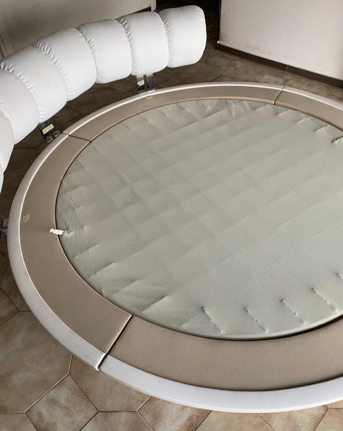 Set of 3 composed of Lullaby Bed and Nightstands by Luigi Massoni for Poltrona Frau For Sale 4