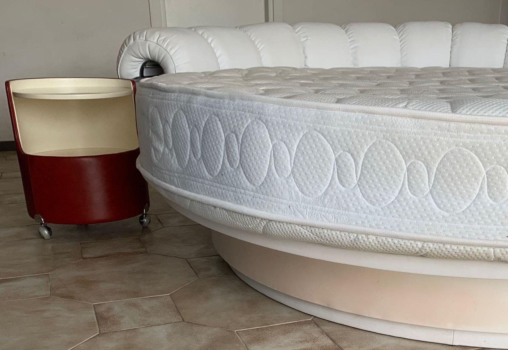 Set of 3 composed of Lullaby Bed and Nightstands by Luigi Massoni for Poltrona Frau For Sale 9