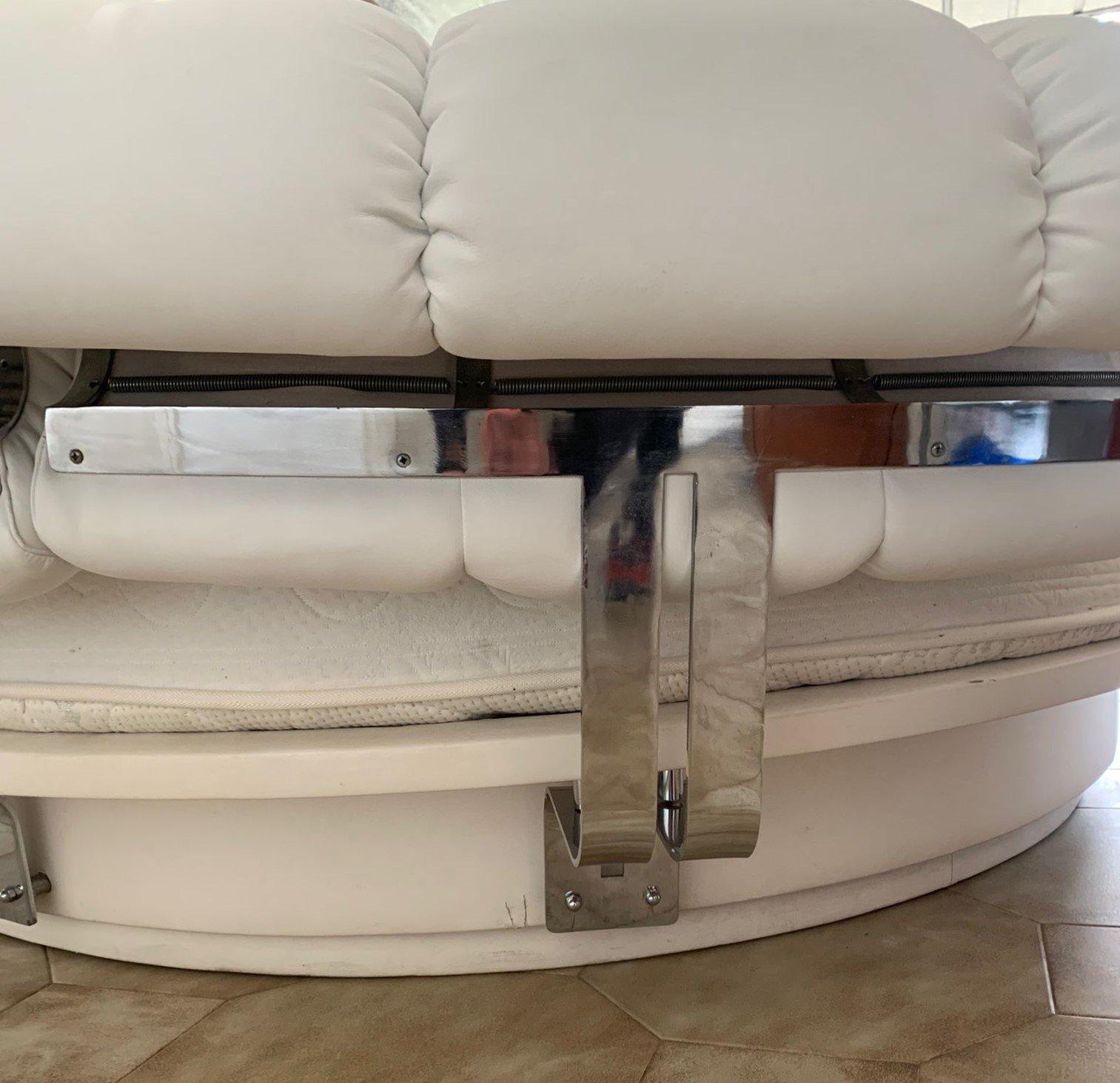 Set of 3 composed of Lullaby Bed and Nightstands by Luigi Massoni for Poltrona Frau In Excellent Condition For Sale In modena, Emilia-Romagna