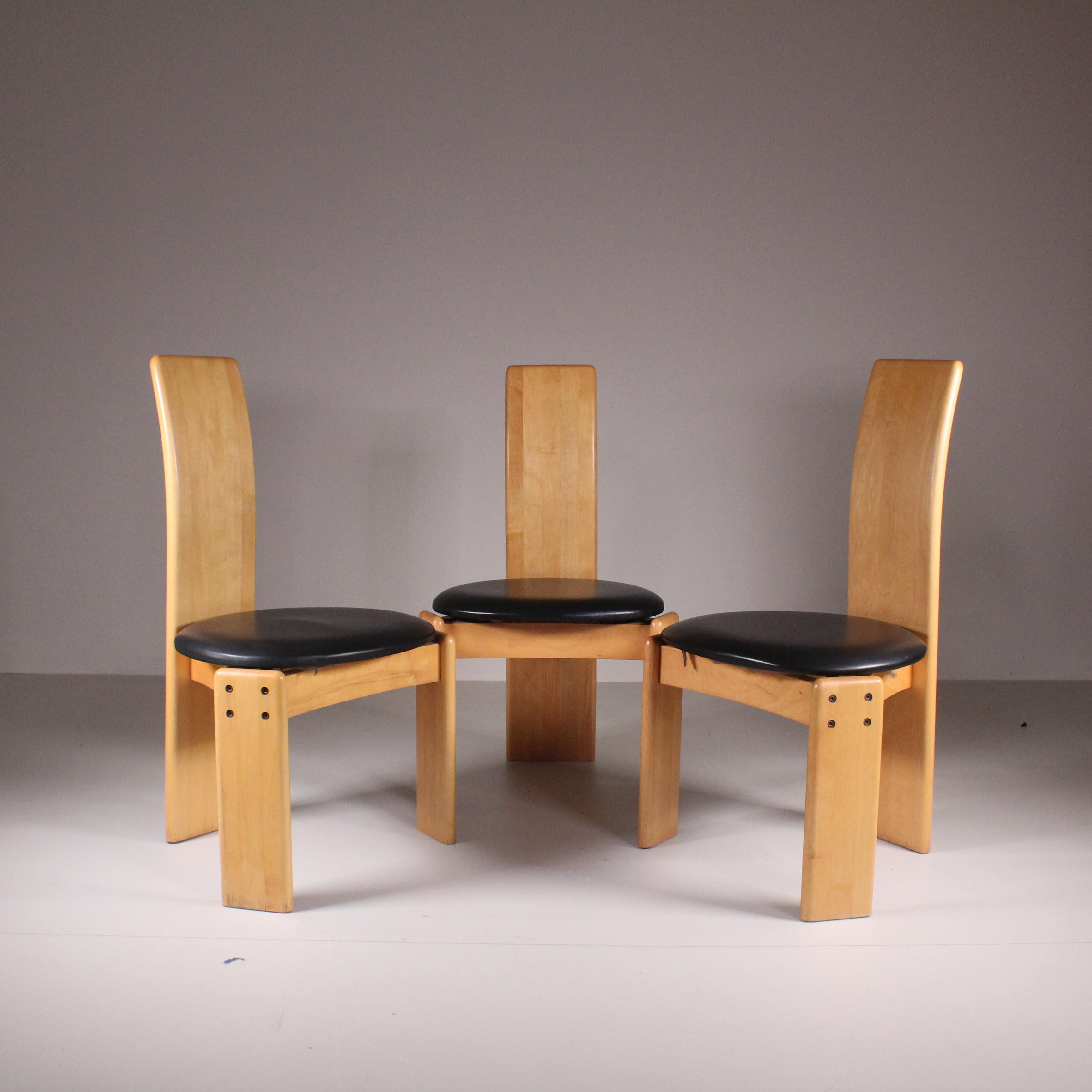 Eleva il tuo spazio con le esclusive sedie di Mario Marenco per MobilGirgi. Design sofisticato, comfort lussuoso e bellezza duratura ti aspettano. Scopri la perfetta fusione di eleganza e funzionalità. Costruite con materiali di alta qualità, queste
