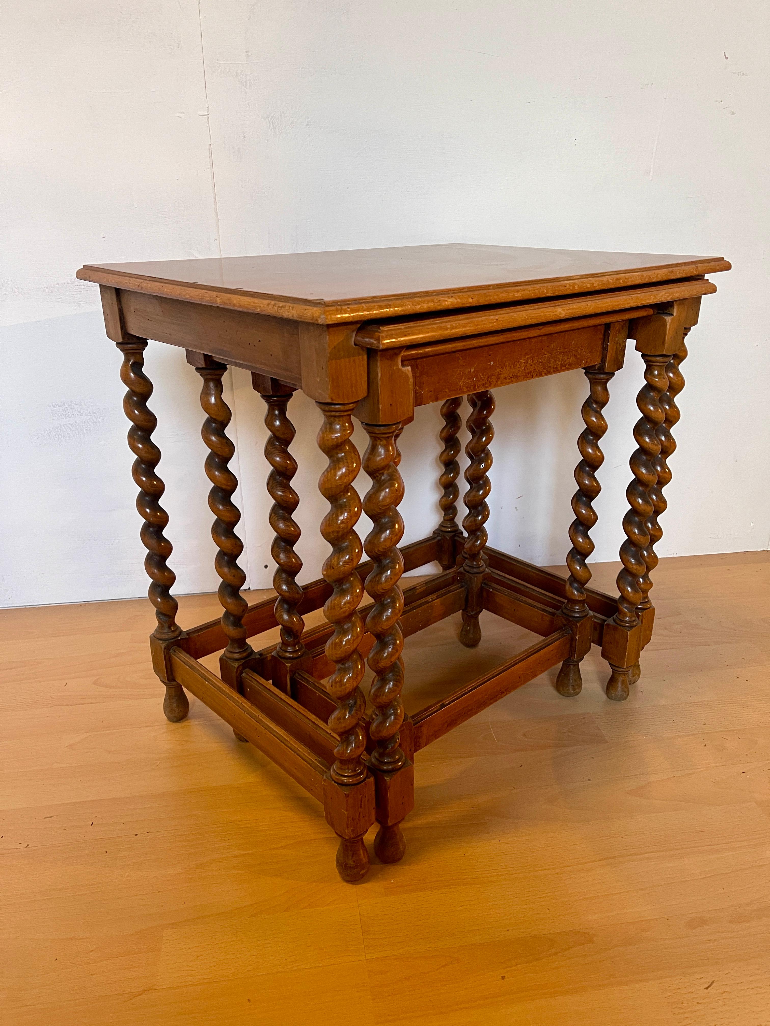 European Set of 3 vintage 90s wooden interlocking coffee tables Italian For Sale
