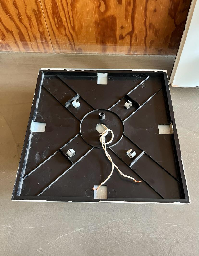 Set of 4 enameled metal geometric wall sconces, Italian made, 1970s For Sale 4