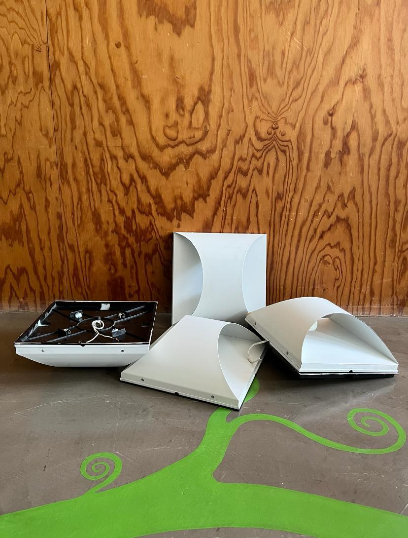 Set of 4 enameled metal geometric wall sconces, Italian made, 1970s For Sale 3