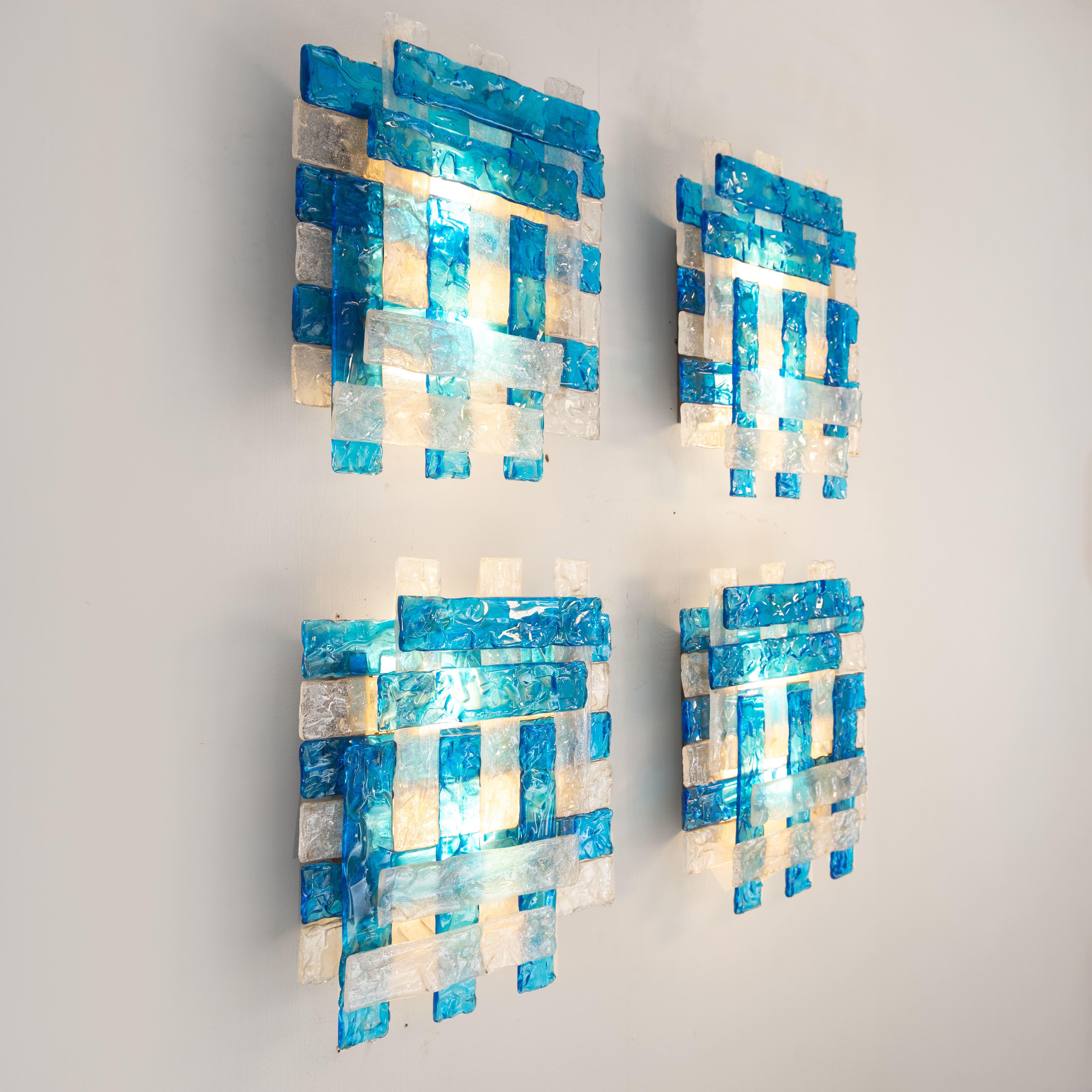 Late 20th Century Set di 4 applique, vetro di murano bianco azzurro, 1970 in vendita