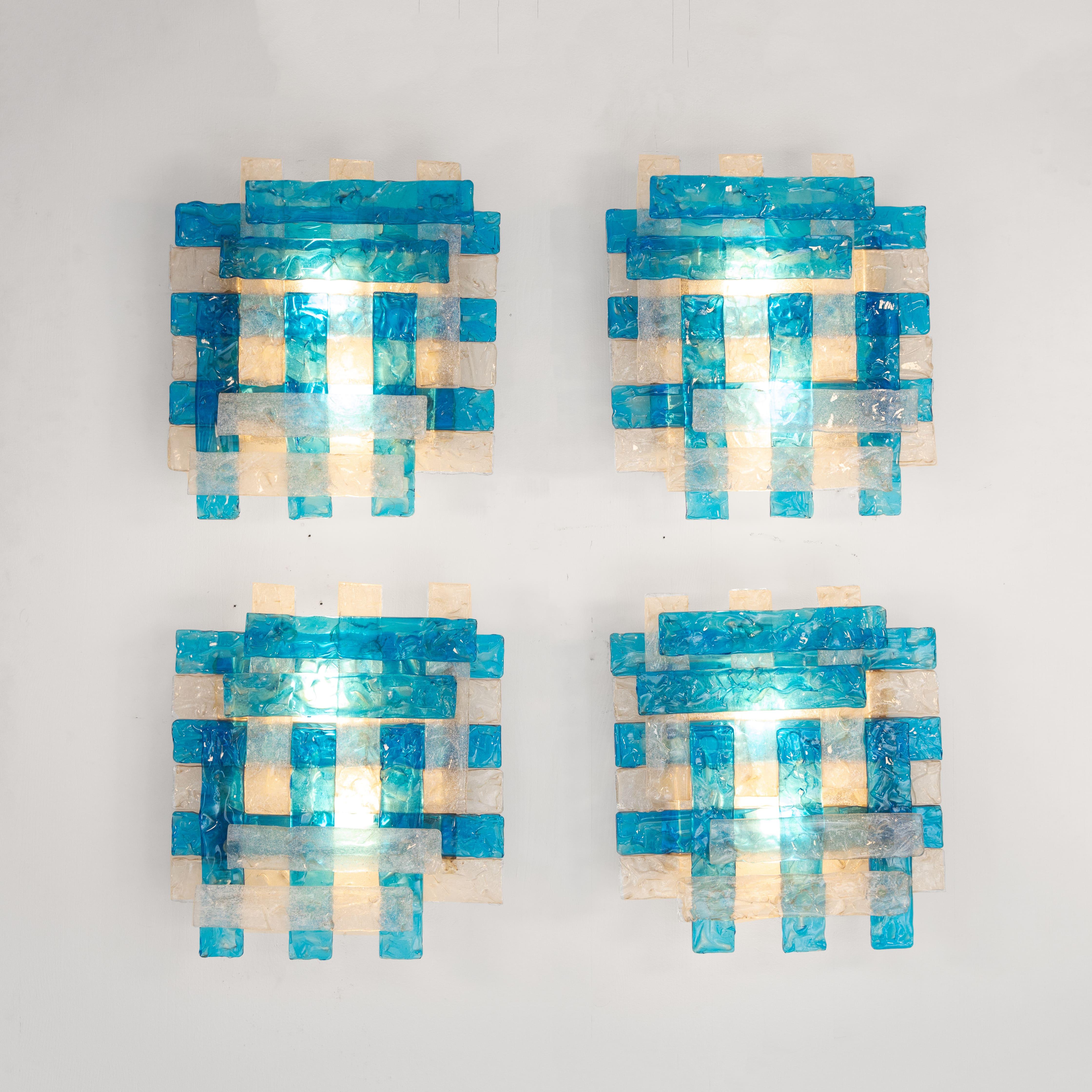 Vetro artistico Set di 4 applique, vetro di murano bianco azzurro, 1970 in vendita
