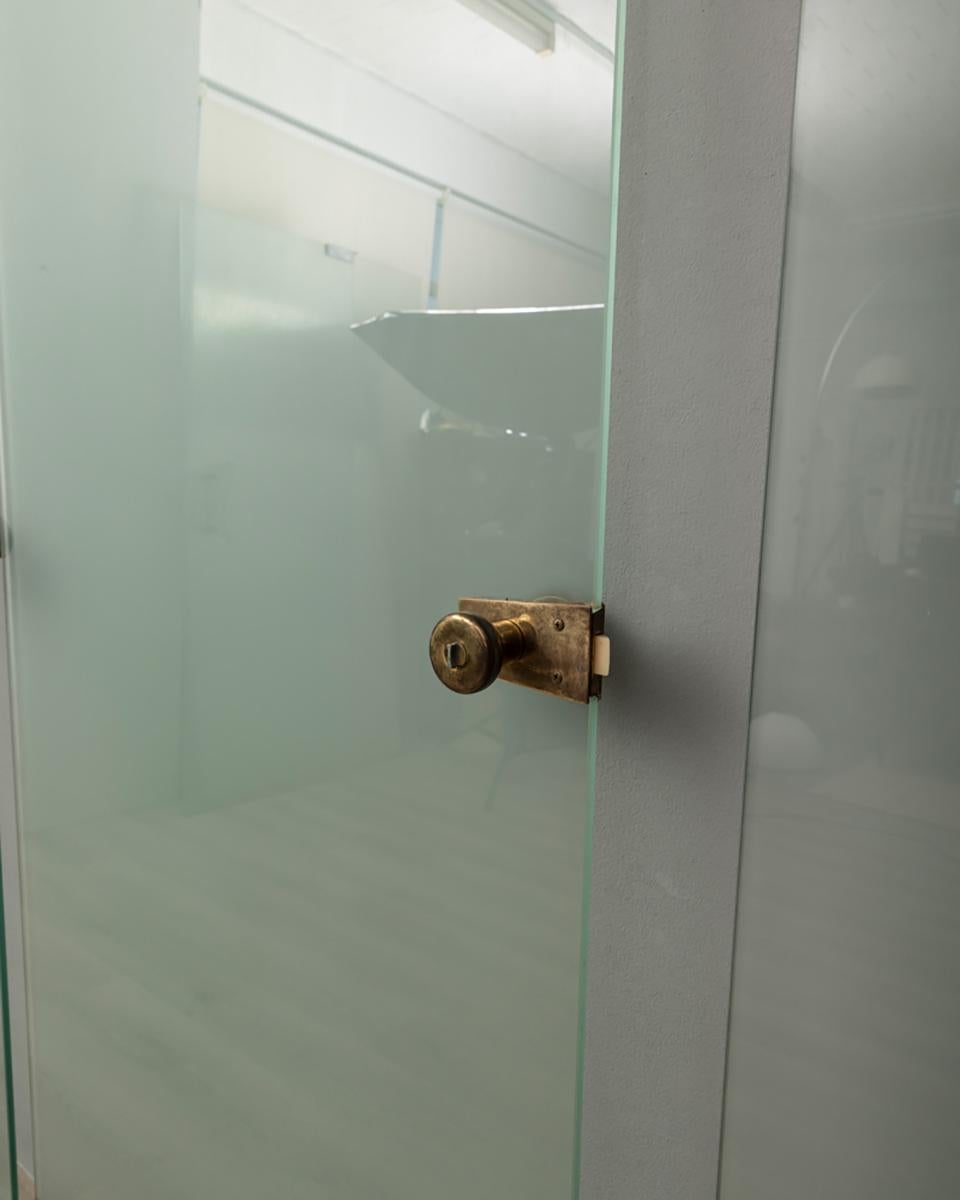 Mid-Century Modern Set of 4 vintage 60s glass and brass doors design by Fontana Arte For Sale