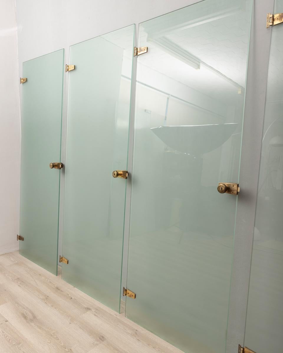 Set of 4 vintage 60s glass and brass doors design by Fontana Arte For Sale 2