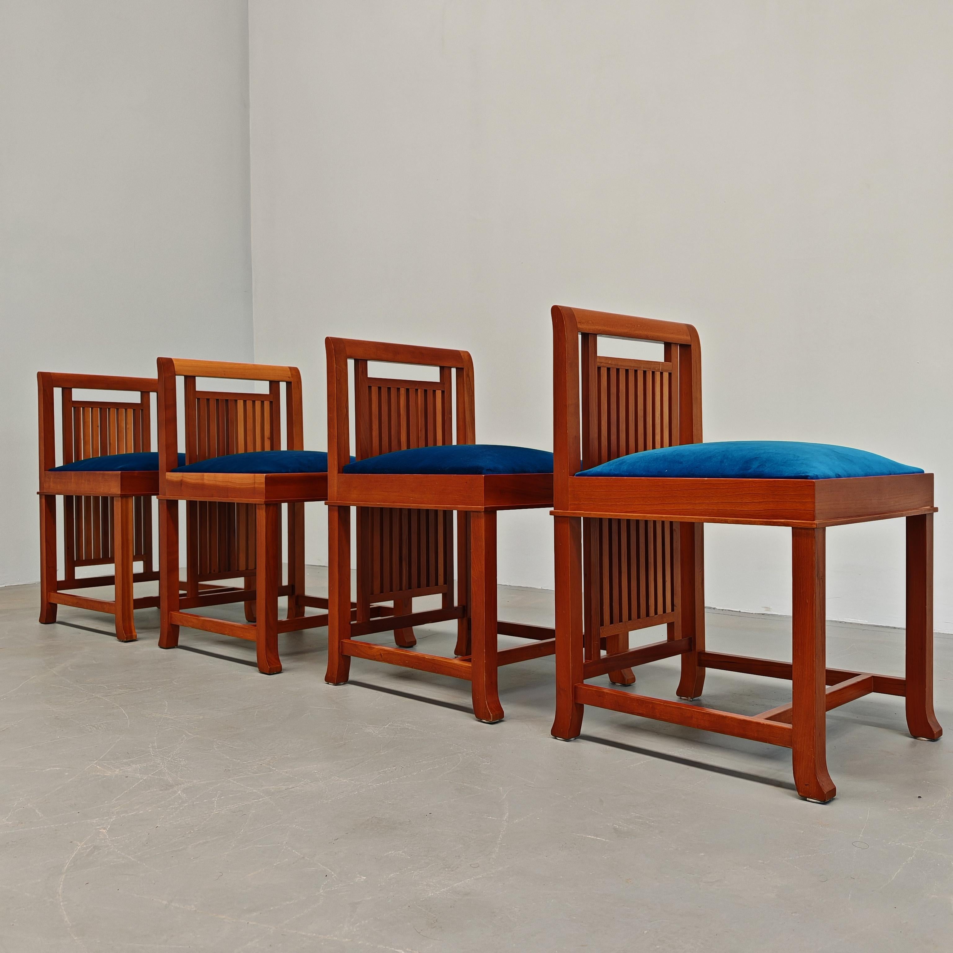 satz von 4 Coonley-Stühlen, Frank Lloyd Wright für Cassina 1989 im Angebot 12