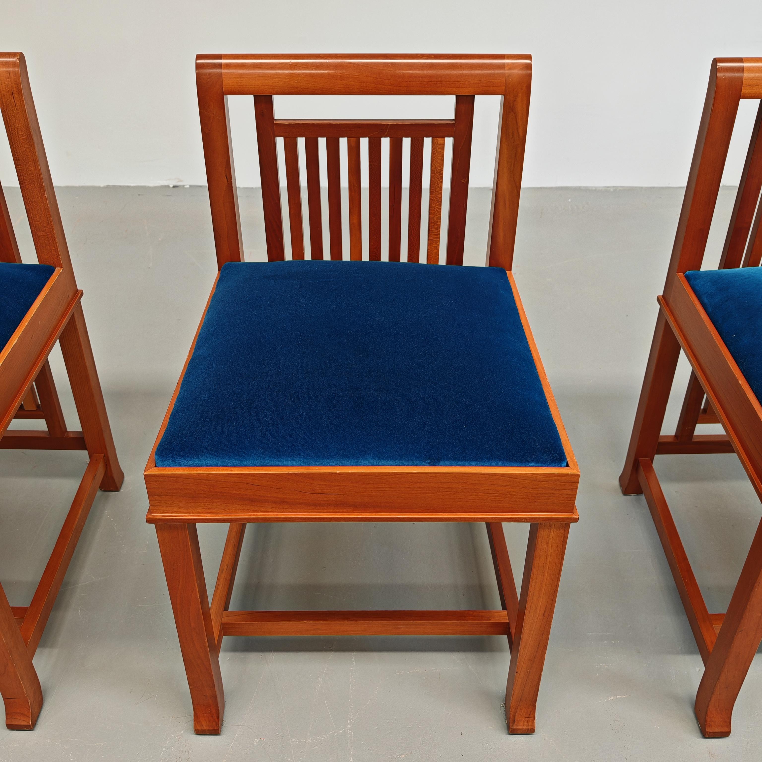 satz von 4 Coonley-Stühlen, Frank Lloyd Wright für Cassina 1989 (Italian) im Angebot