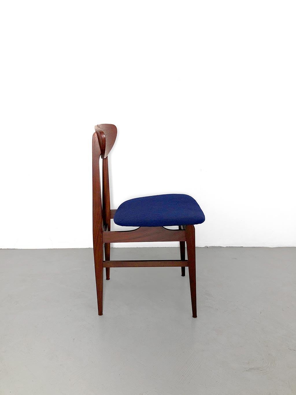 20th Century Set of 4 dining chairs manufactured by Farstrup, Denmark, 1960s.  For Sale