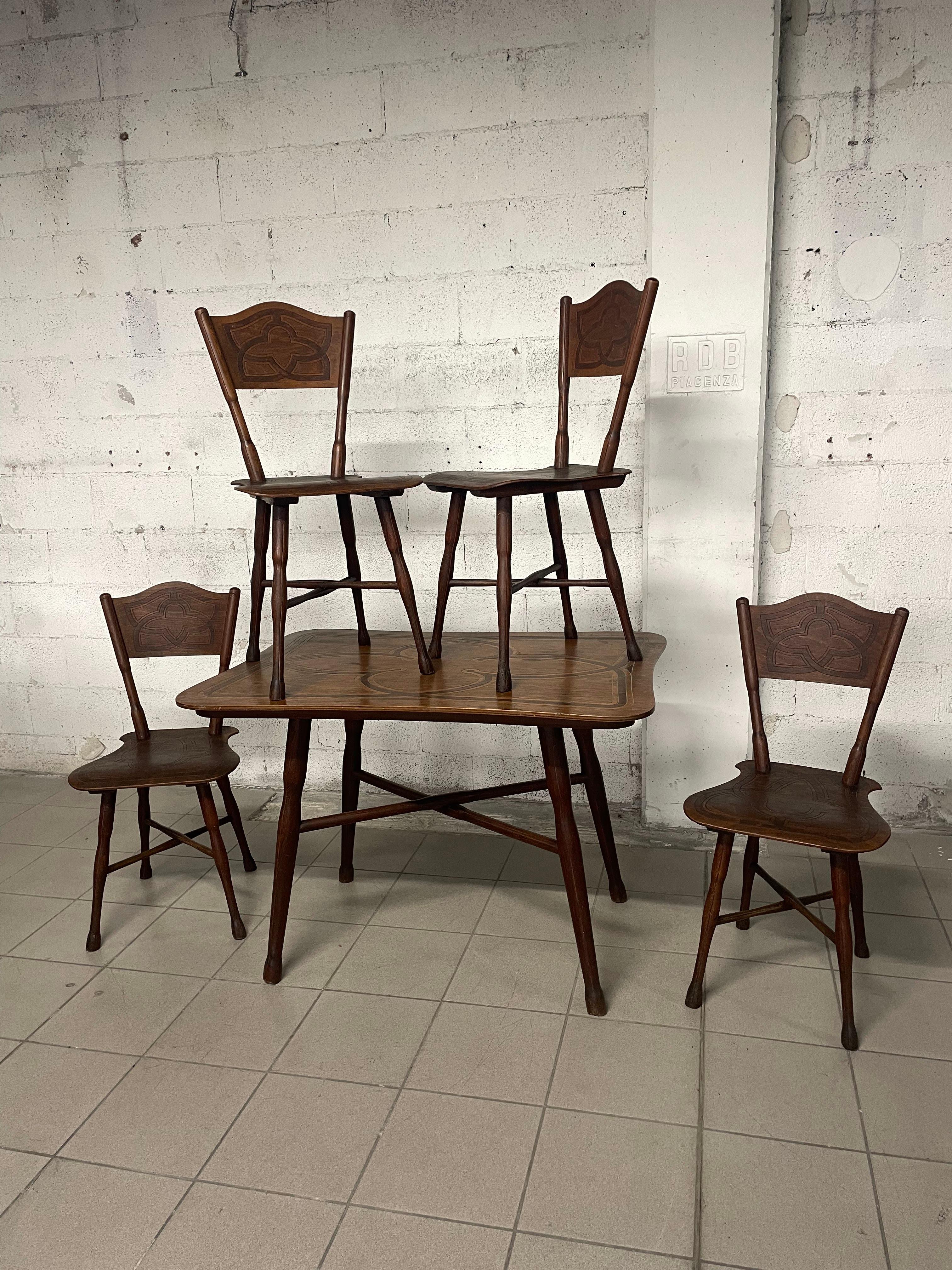 Set of 4 Thonet chairs and table, Austria, first half of 20th century For Sale 3