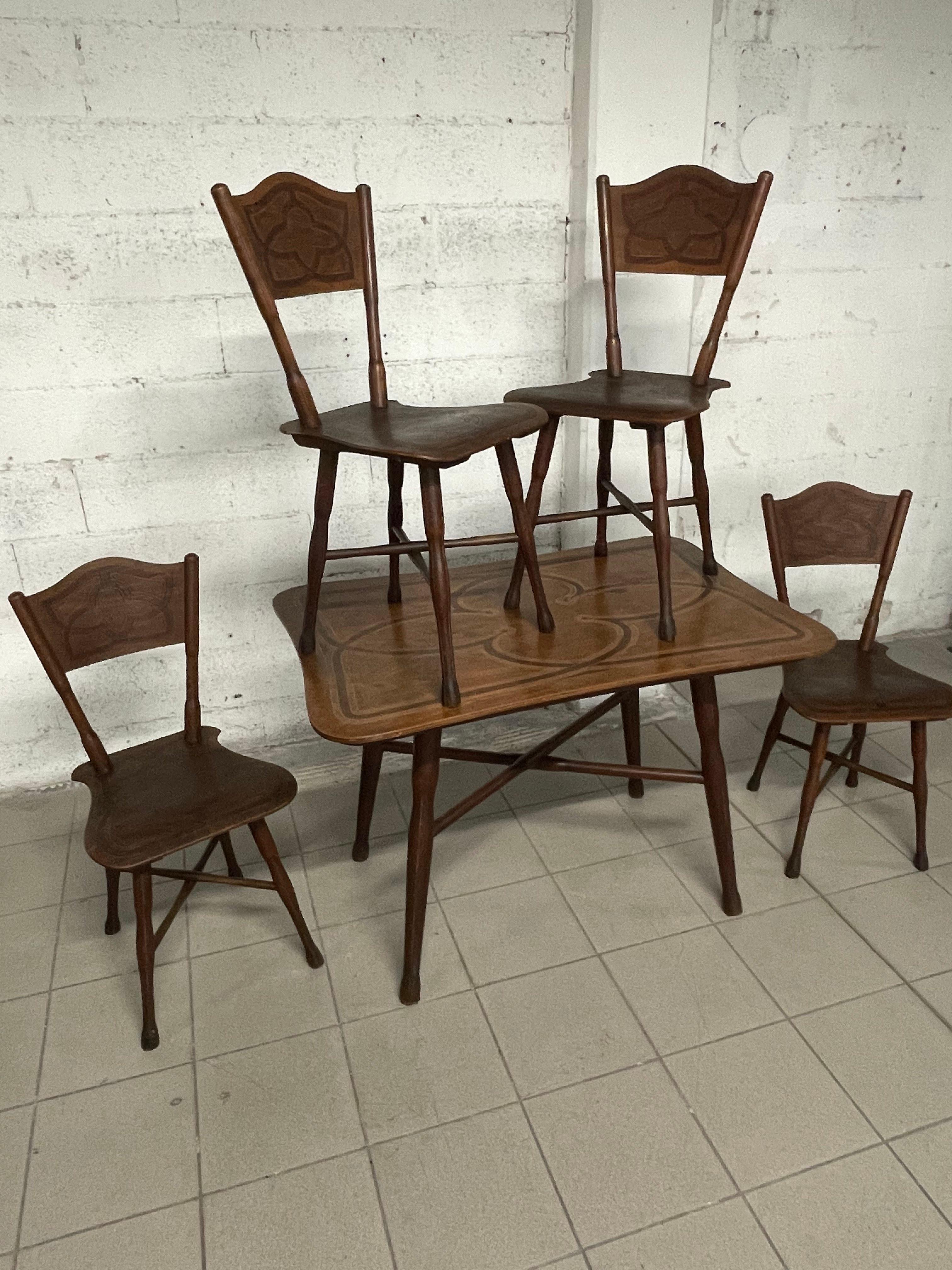 Set of 4 Thonet chairs and table, Austria, first half of 20th century For Sale 4