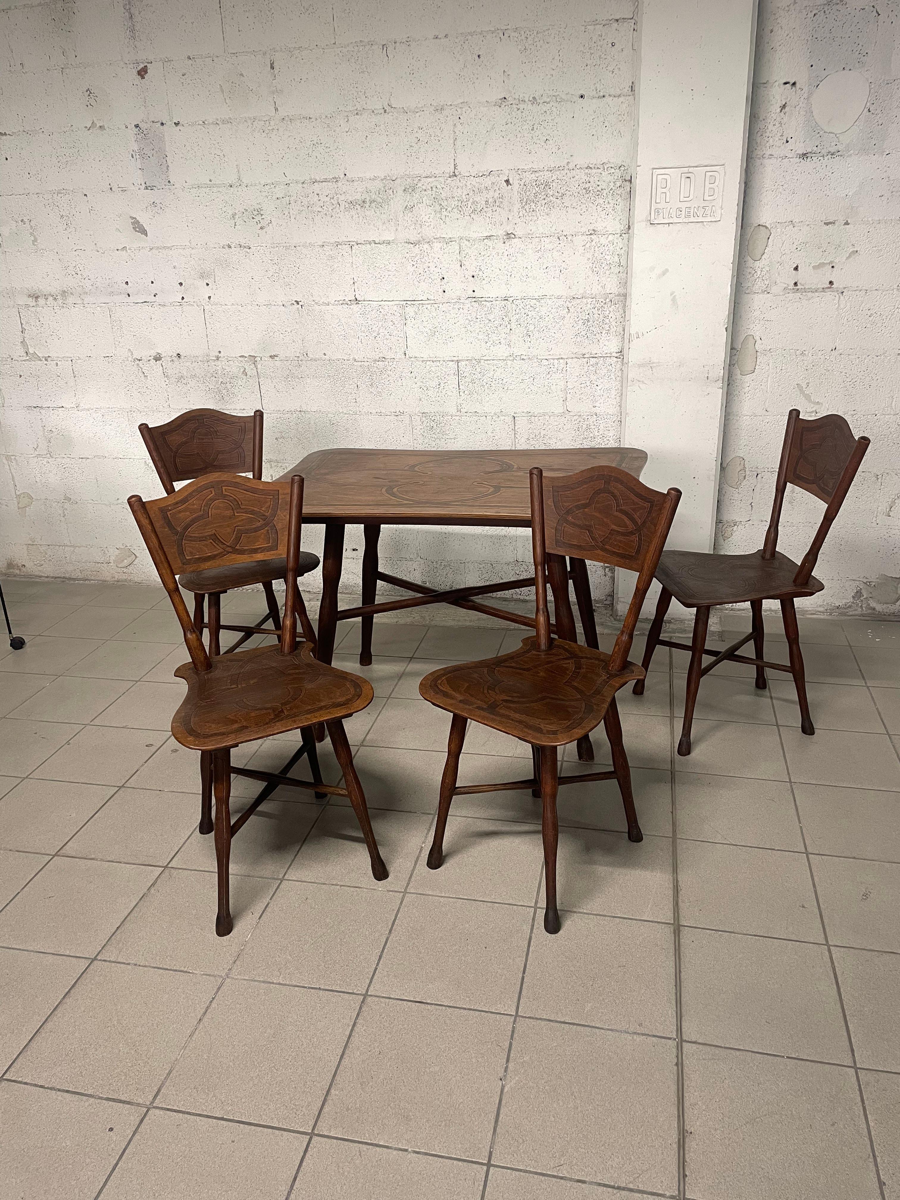 Set of 4 Thonet chairs and table, Austria, first half of 20th century For Sale 1