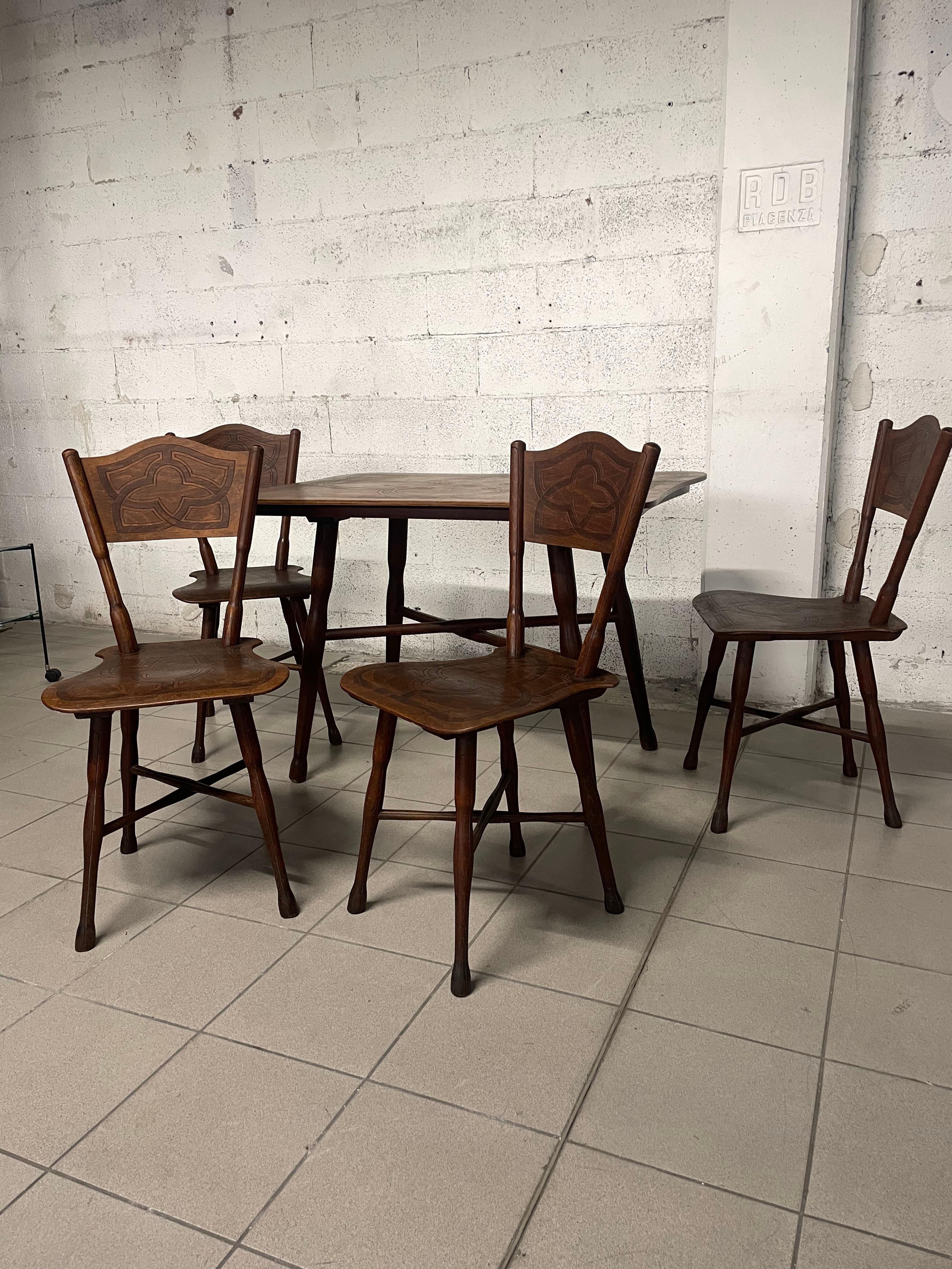 Set of 4 Thonet chairs and table, Austria, first half of 20th century For Sale 2