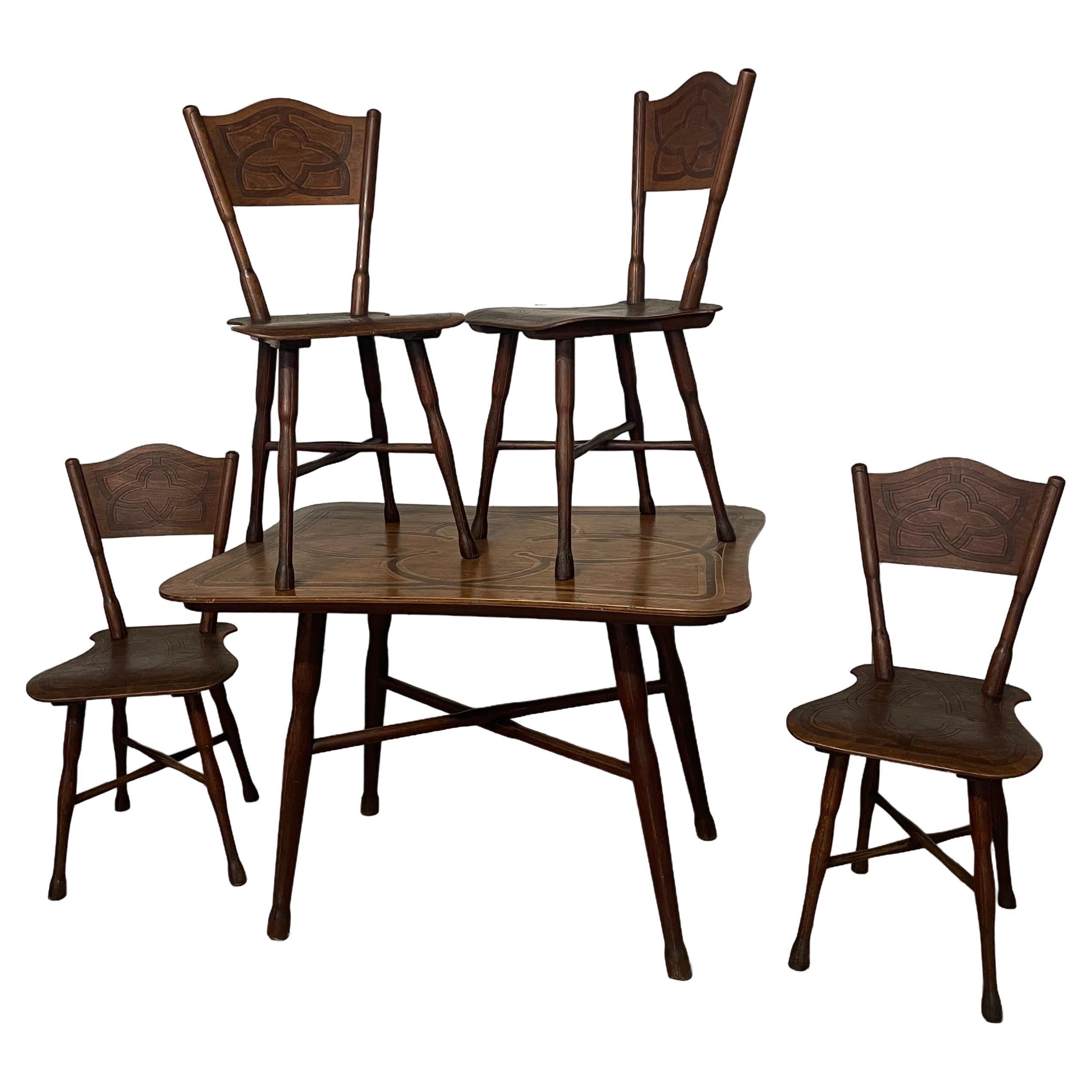 Ensemble de 4 chaises et table Thonet, Autriche, première moitié du 20e siècle en vente