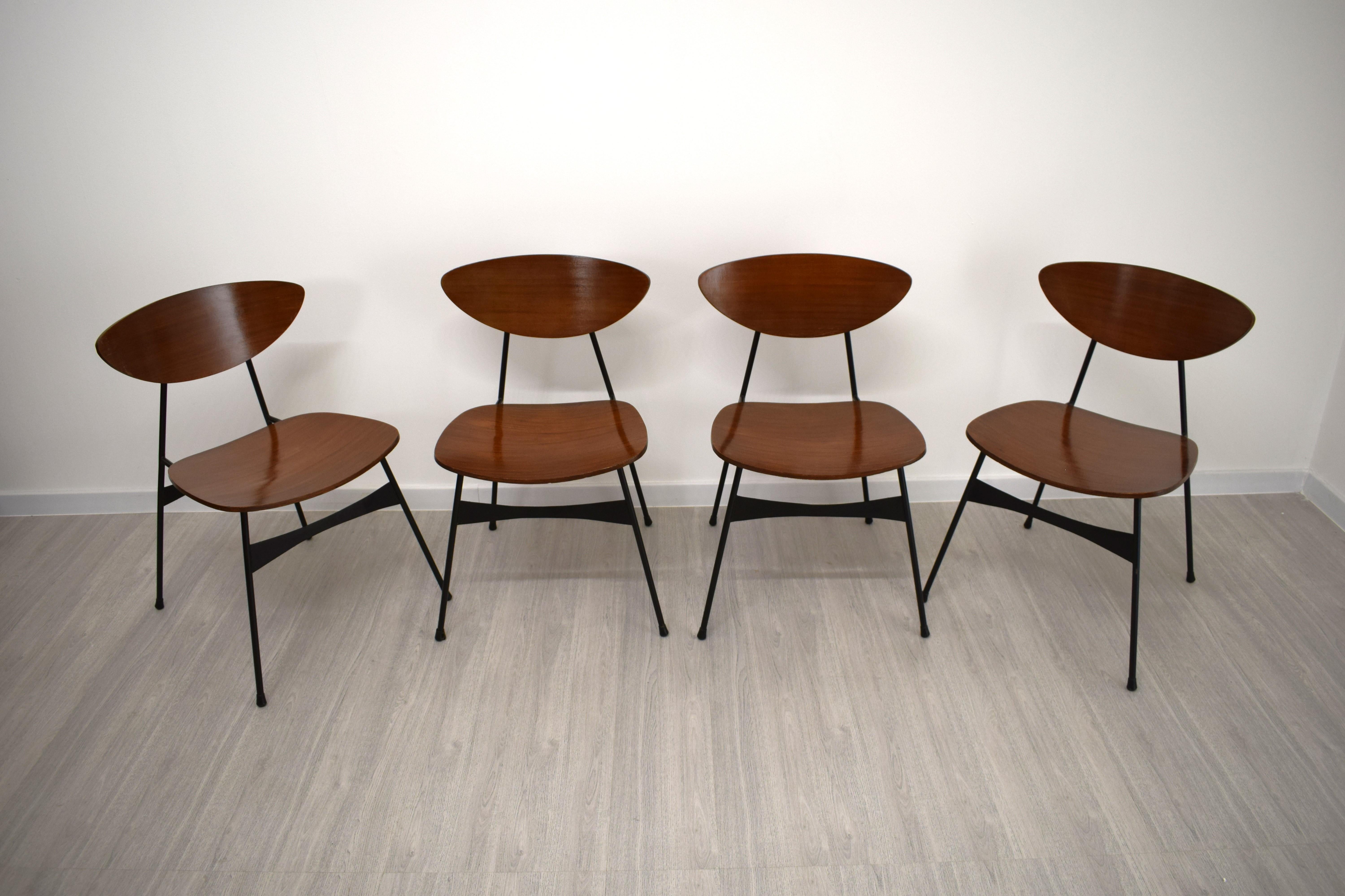 italien Set di 4 sedie- Ferro e legno curvato en vente