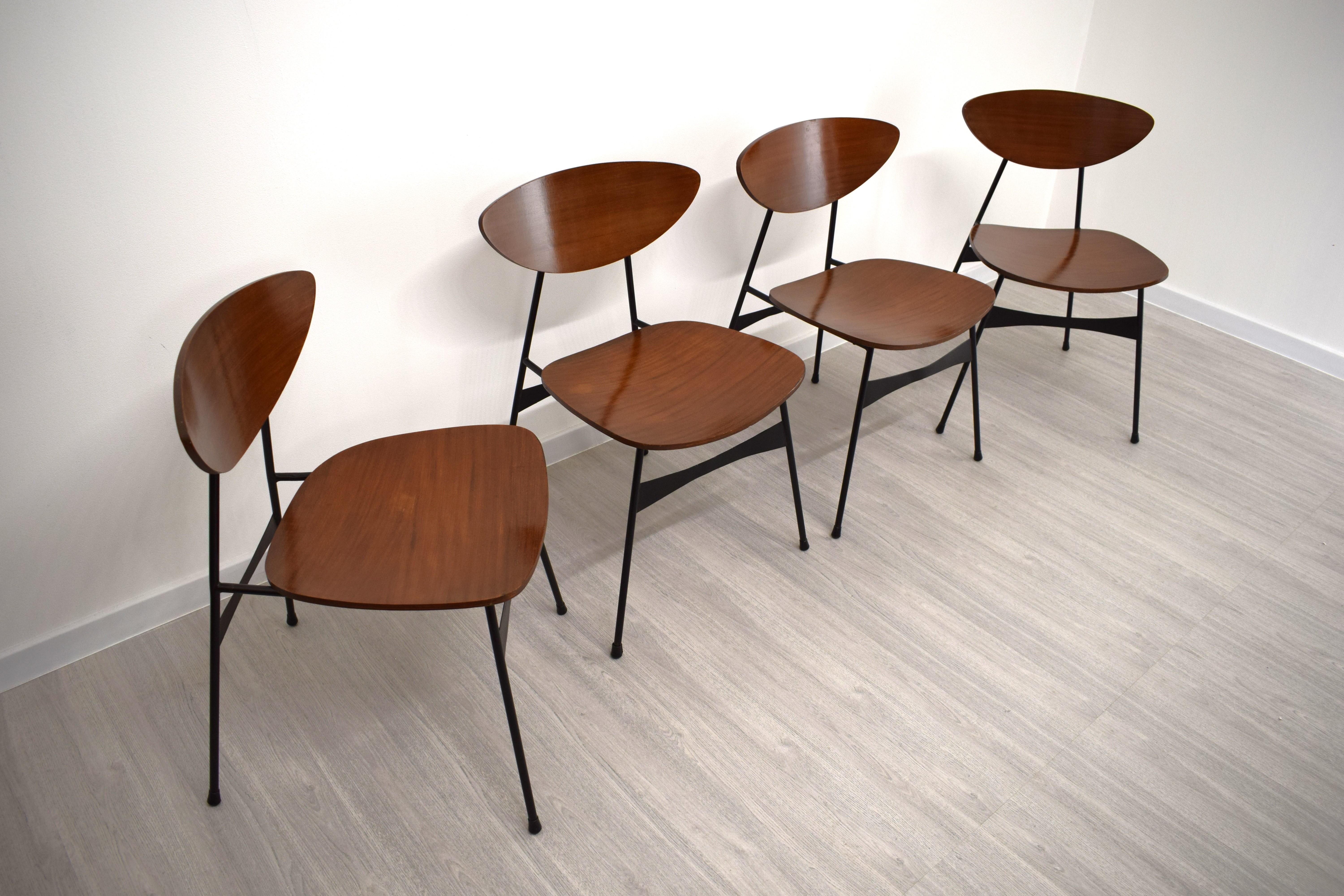 Milieu du XXe siècle Set di 4 sedie- Ferro e legno curvato en vente