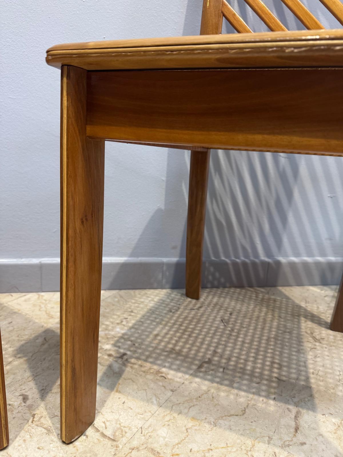 Set di 4 sedie in legno anni '70 in vendita 4