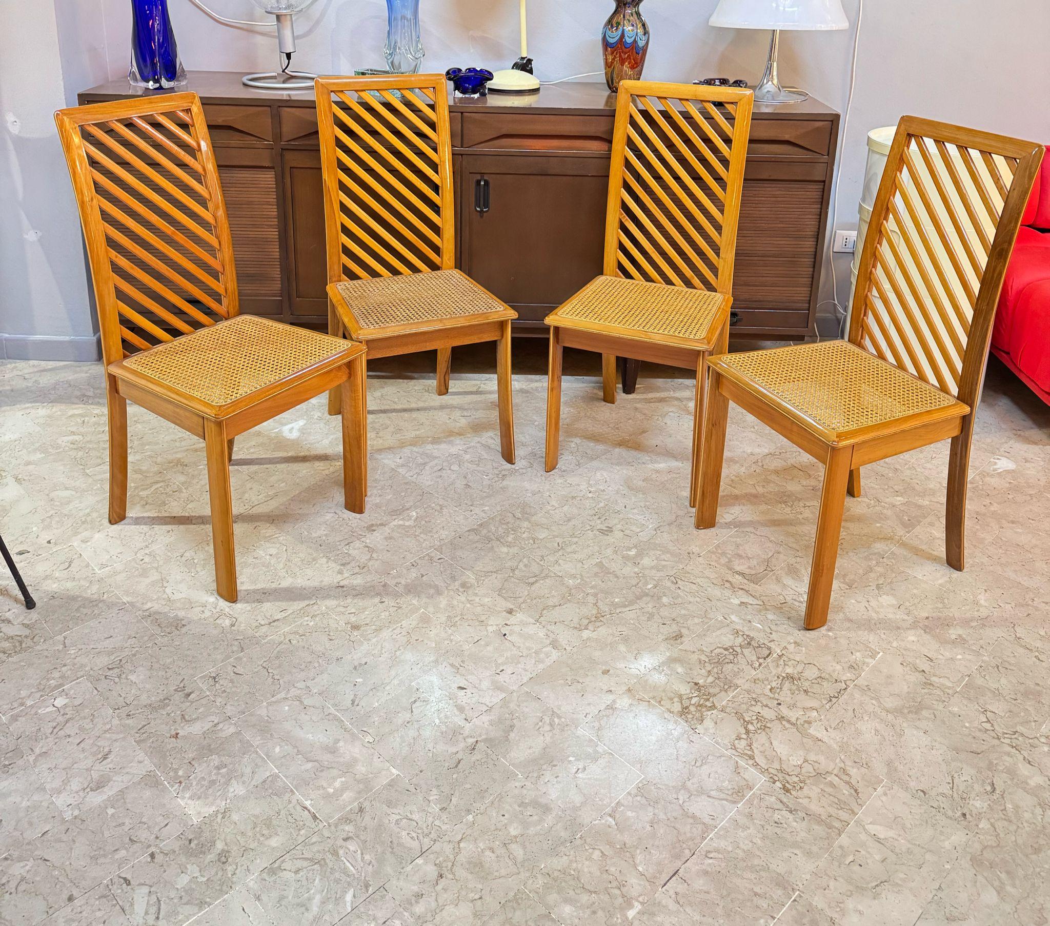 Late 20th Century Set di 4 sedie in legno anni '70 in vendita