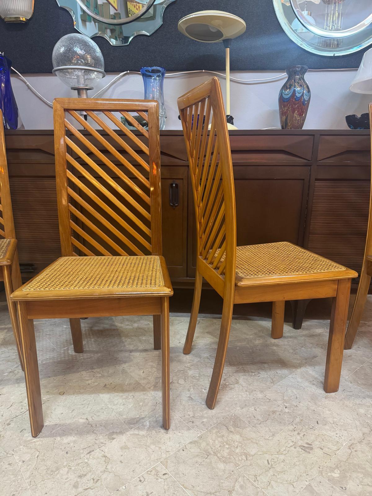 Set di 4 sedie in legno anni '70 in vendita 2