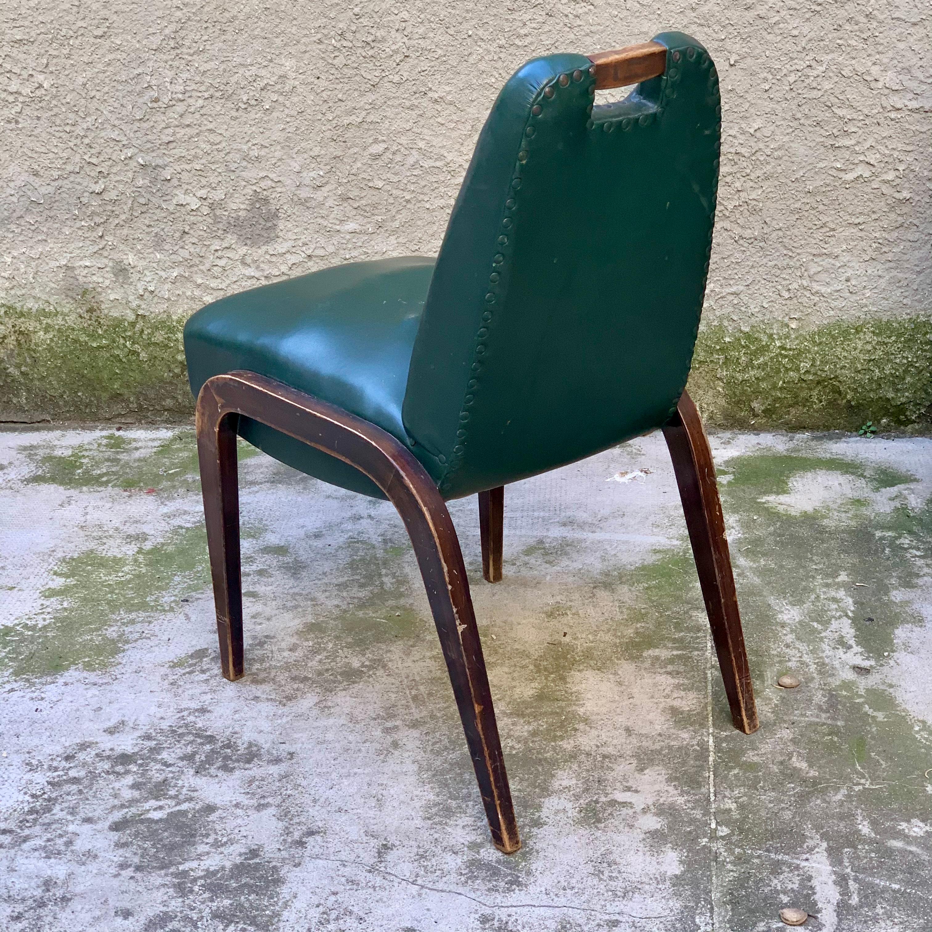 Ensemble de 4 chaises en bois et simili cuir - Italie - années 1930 en vente 4