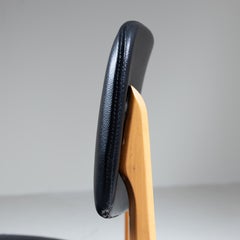 Set di 4 sedie in legno ed ecopelle nera, 1960