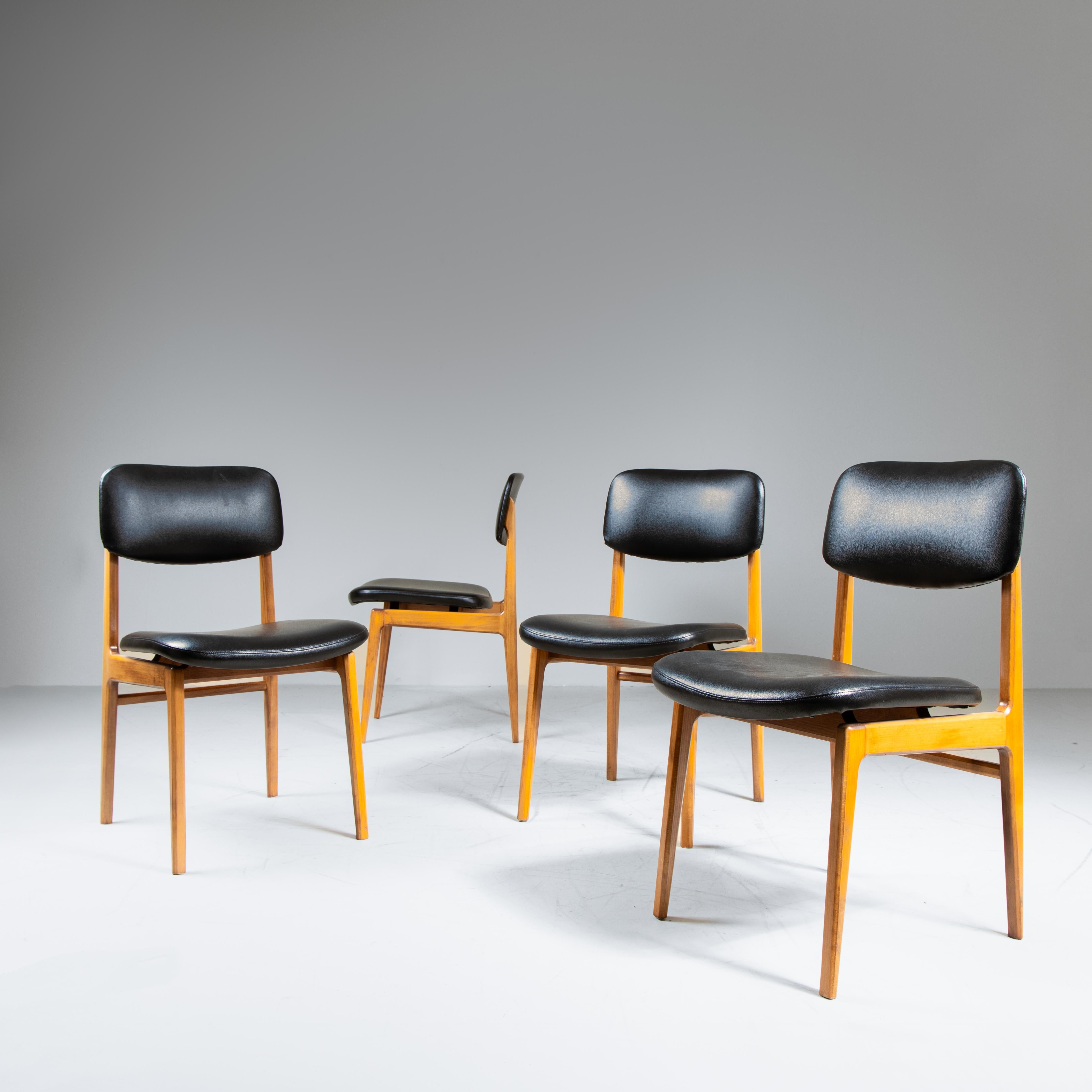 Set of 4 wood and black faux leather chairs, 1960s In Good Condition For Sale In Milano, Lombardia