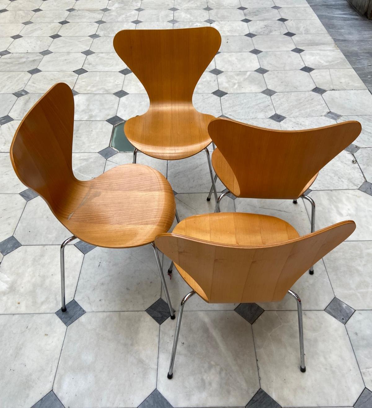 Danish Set di (4) sedie in legno Serie 7 designer Arne Jacobsen per Fritz Hansen 1992
