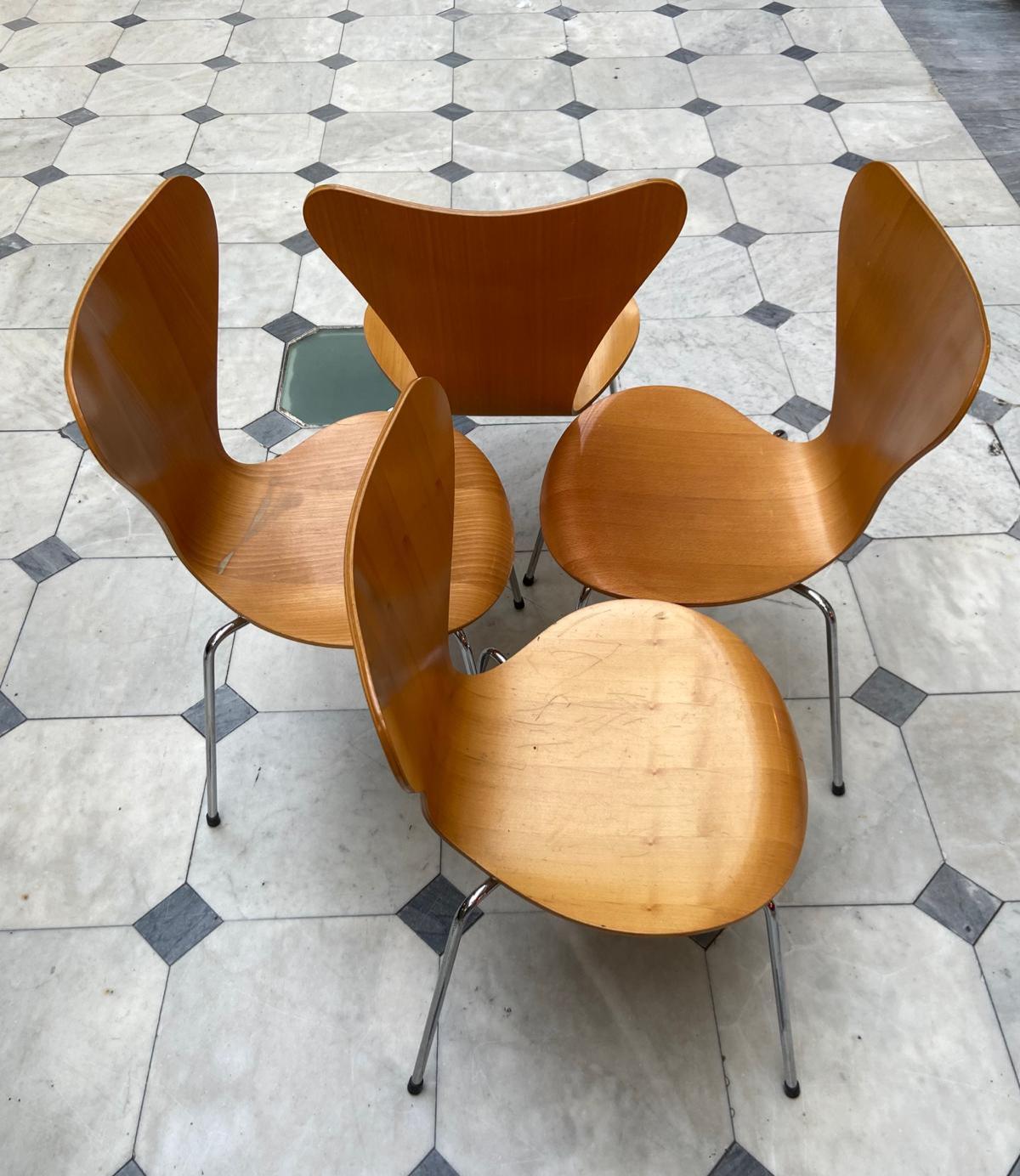 Satz von (4) Holzstühlen Serie 7 Designer Arne Jacobsen für Fritz Hansen 1992 (Stahl)