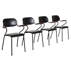Lot de 4 chaises en cuir et métal, avec des inserts en bois, années 50