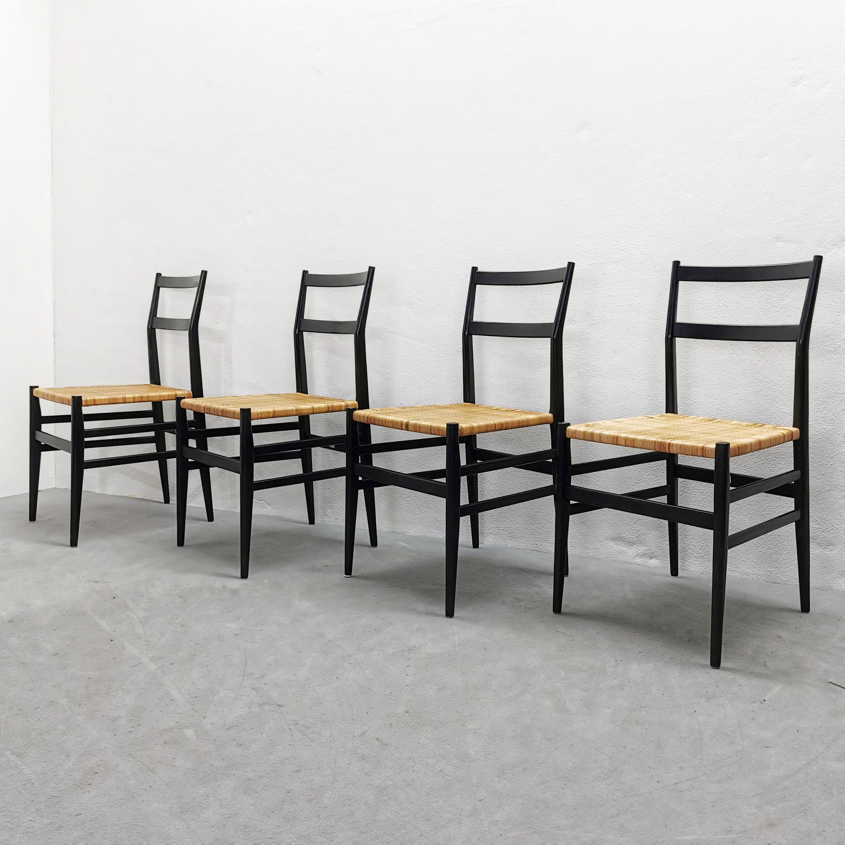 Ensemble de 4 siègesleggera disegnate da Gio Ponti pour Cassina, années 60 Bon état - En vente à Milano, MI