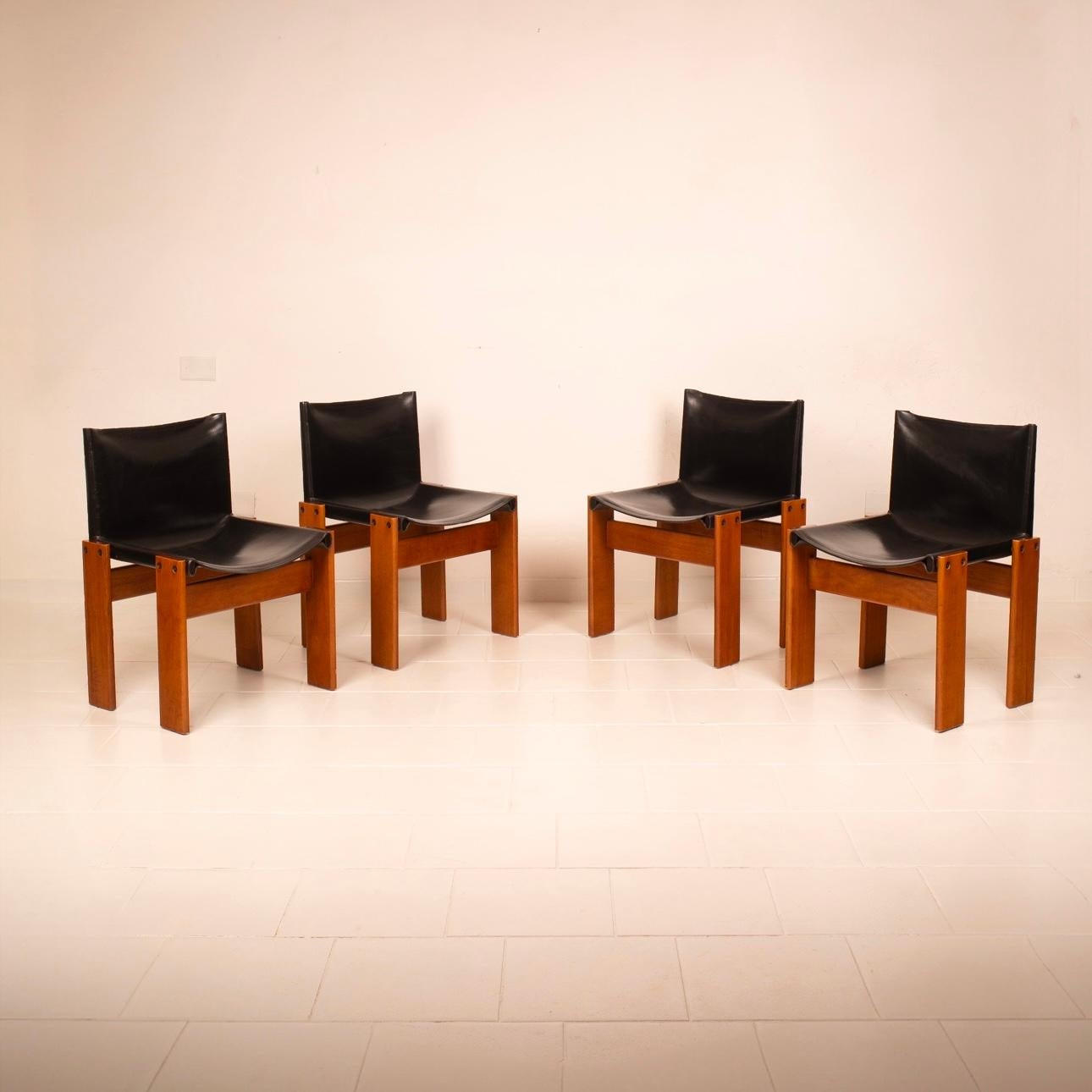 Set of Four Monk Chairs by Afra & Tobia Scarpa for Molteni, 1973 In condizioni buone in vendita a Conversano, IT