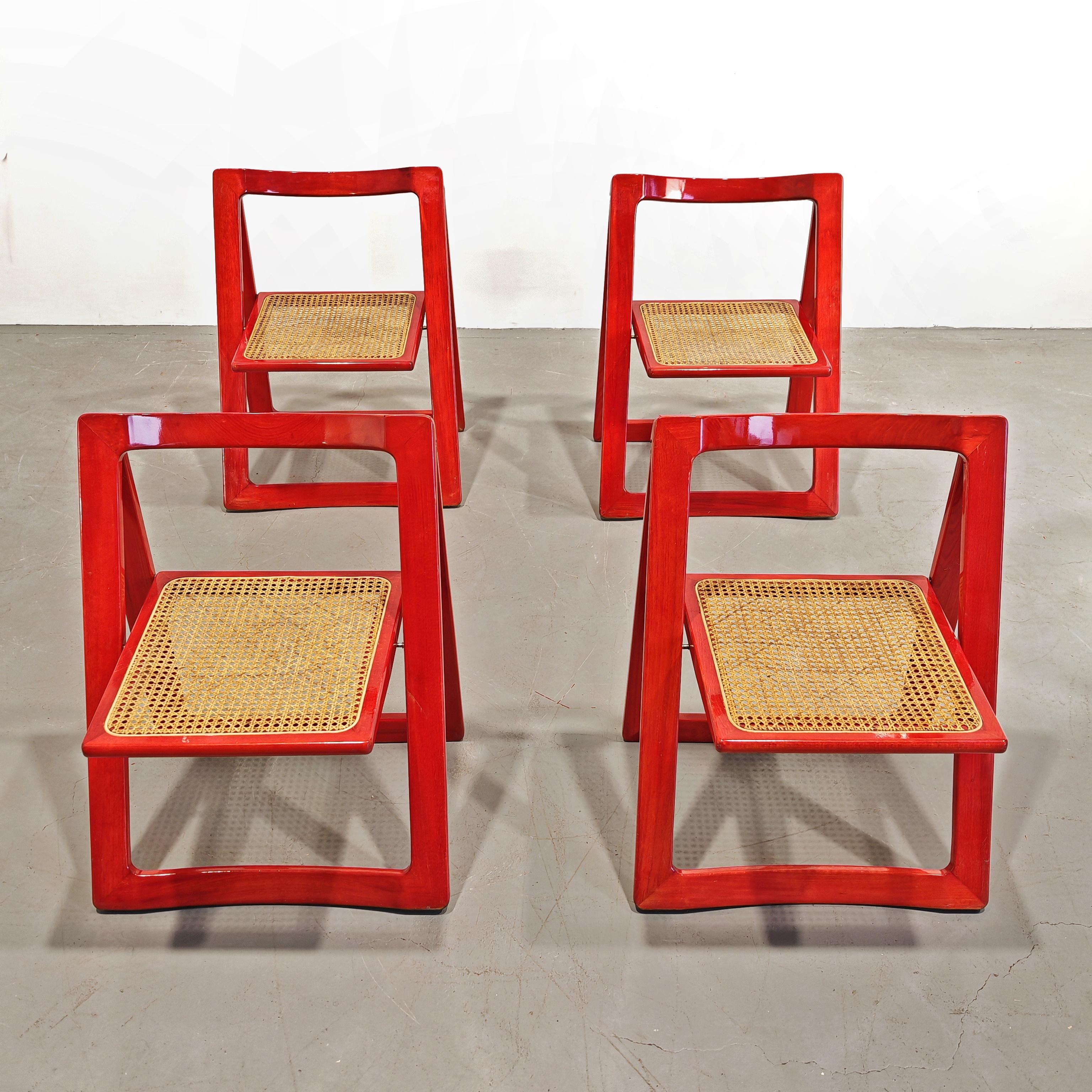 Set of 4 Folding Chairs 