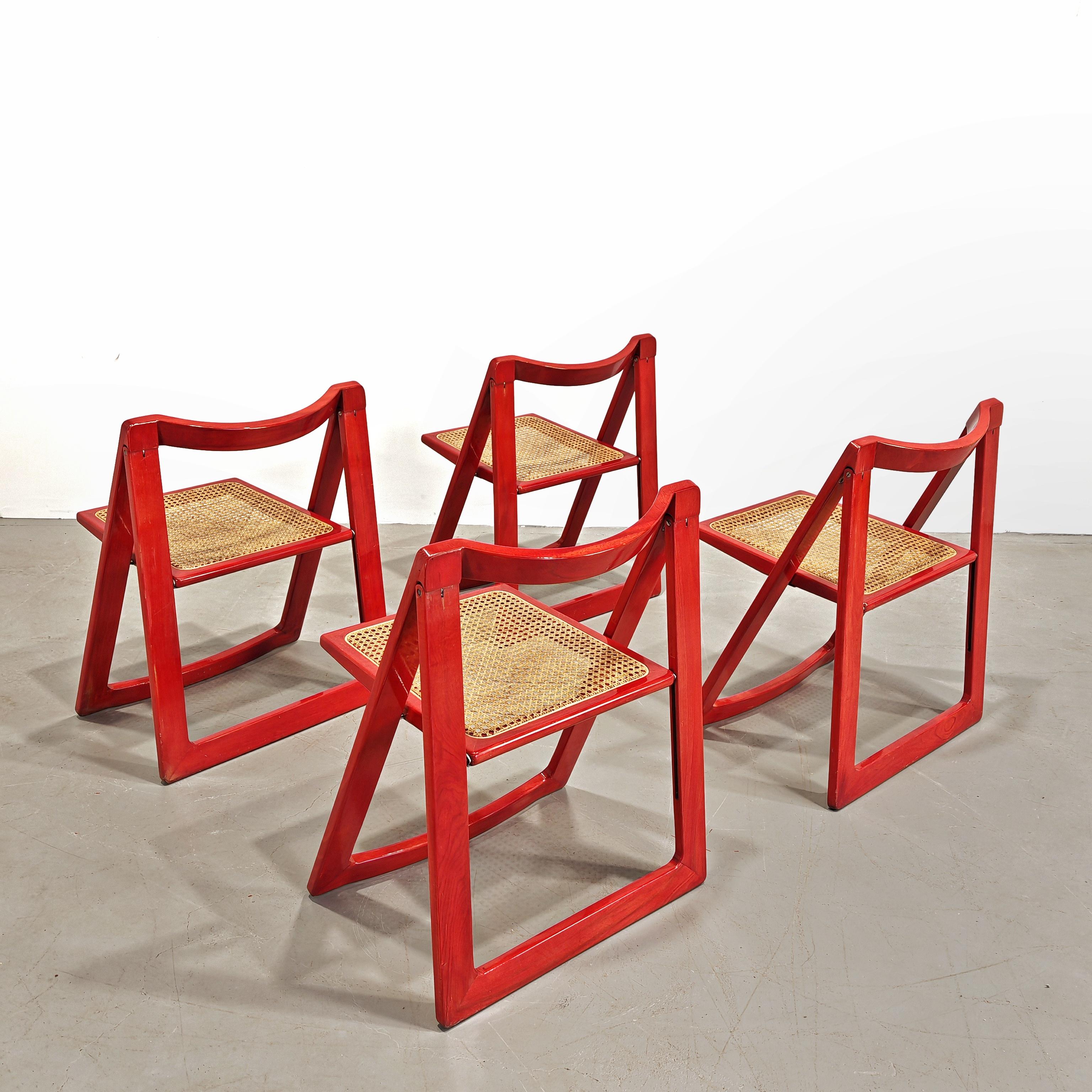 Straw Set of 4 Folding Chairs 