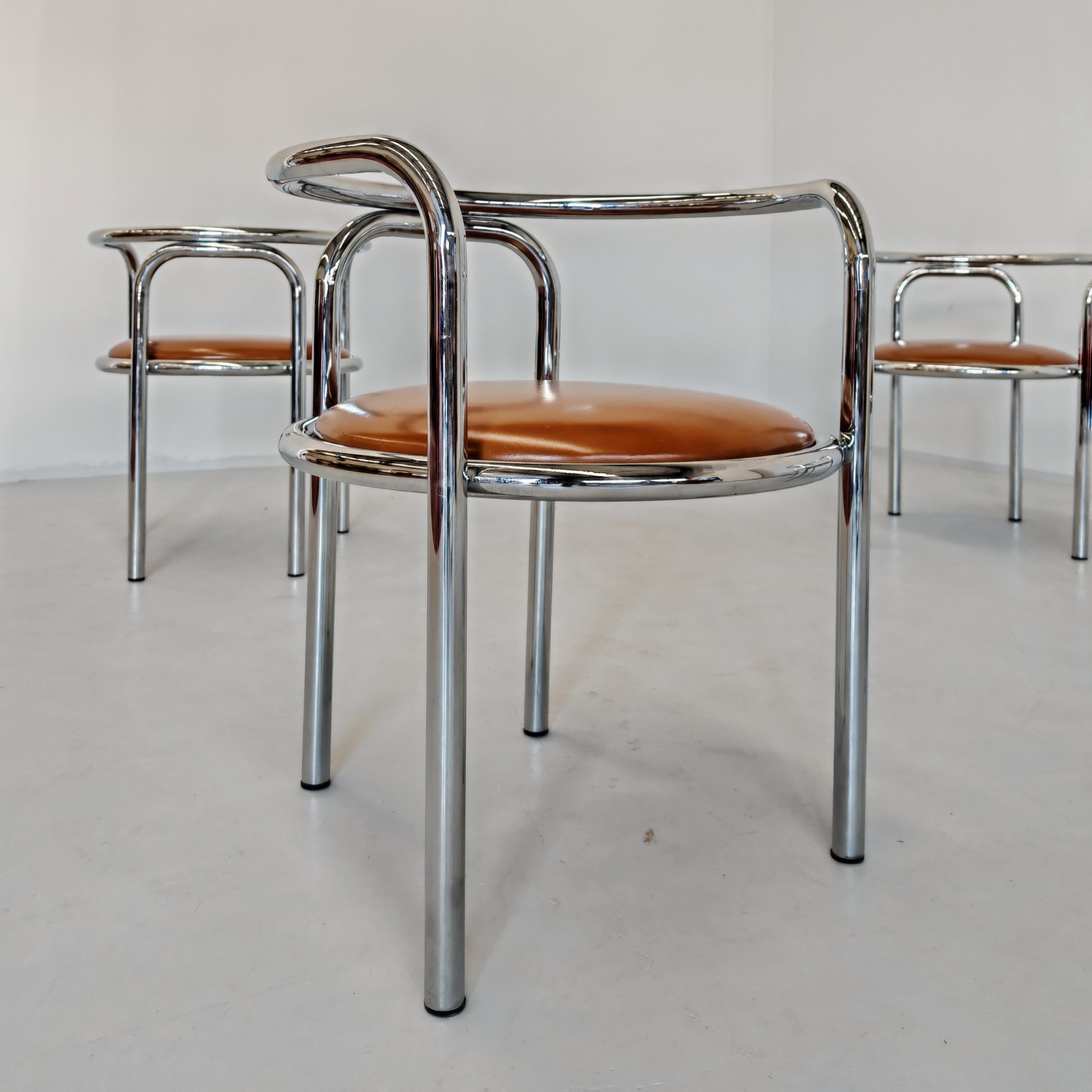ensemble de 4 chaises fauteuils chrome et cuir 'Locus Solis' par Gae Aulenti 1970 Bon état - En vente à Milano, MI