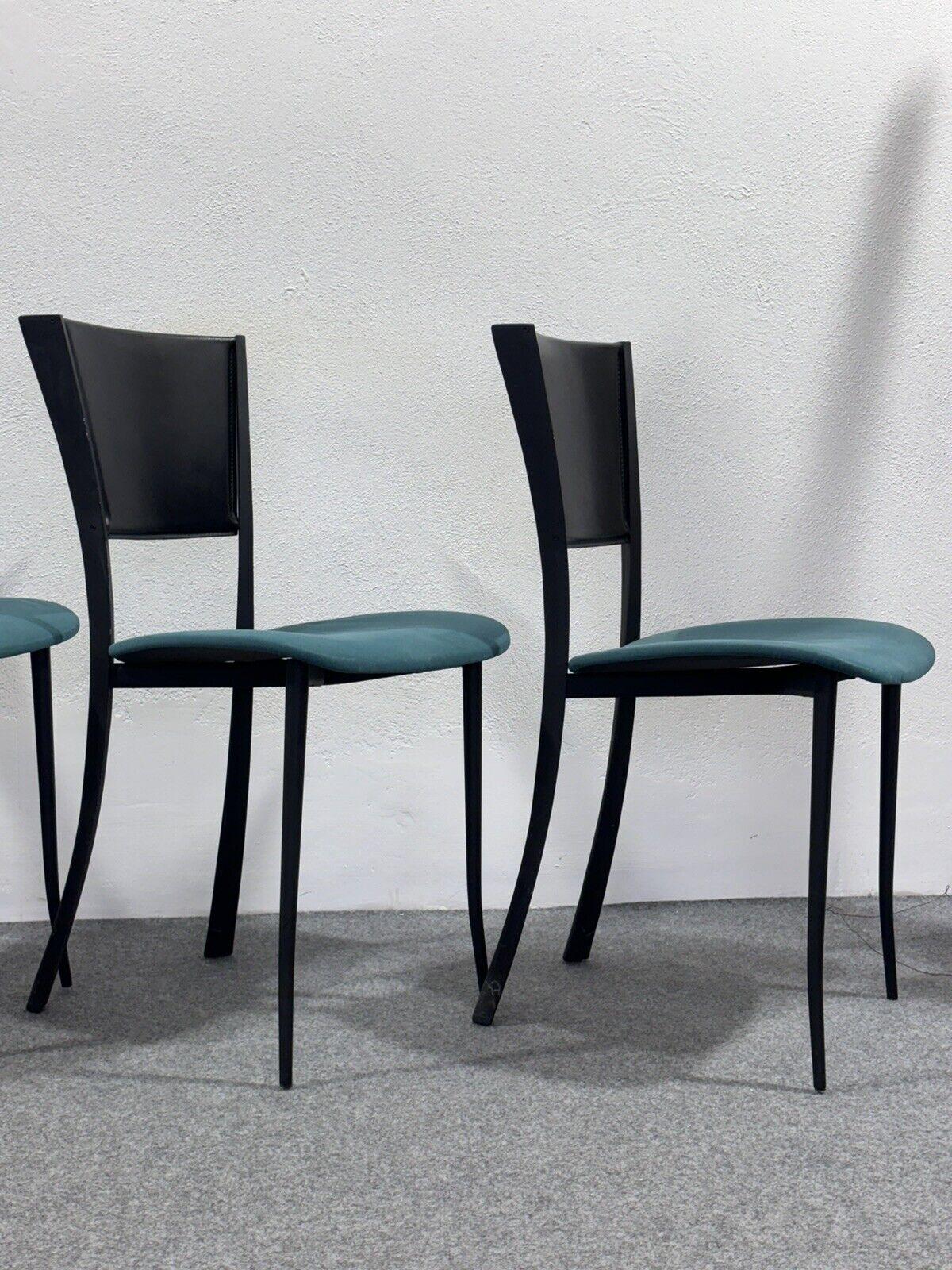 Late 20th Century Ensemble de 4 chaises design postmodernes en vente
