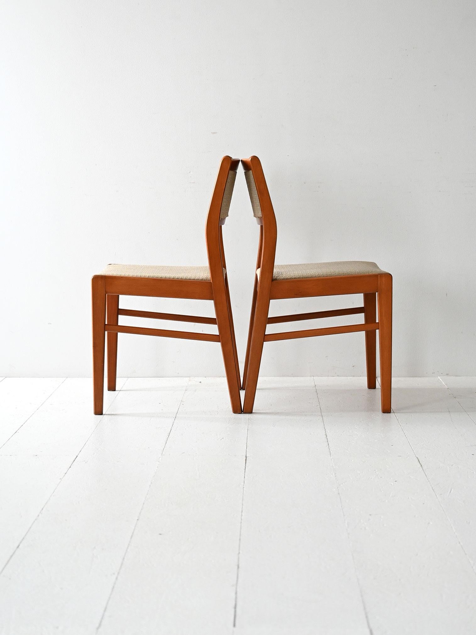 Scandinavo moderno Set di 4 sedie scandinave anni 60 in teak con tappezzeria beige in vendita