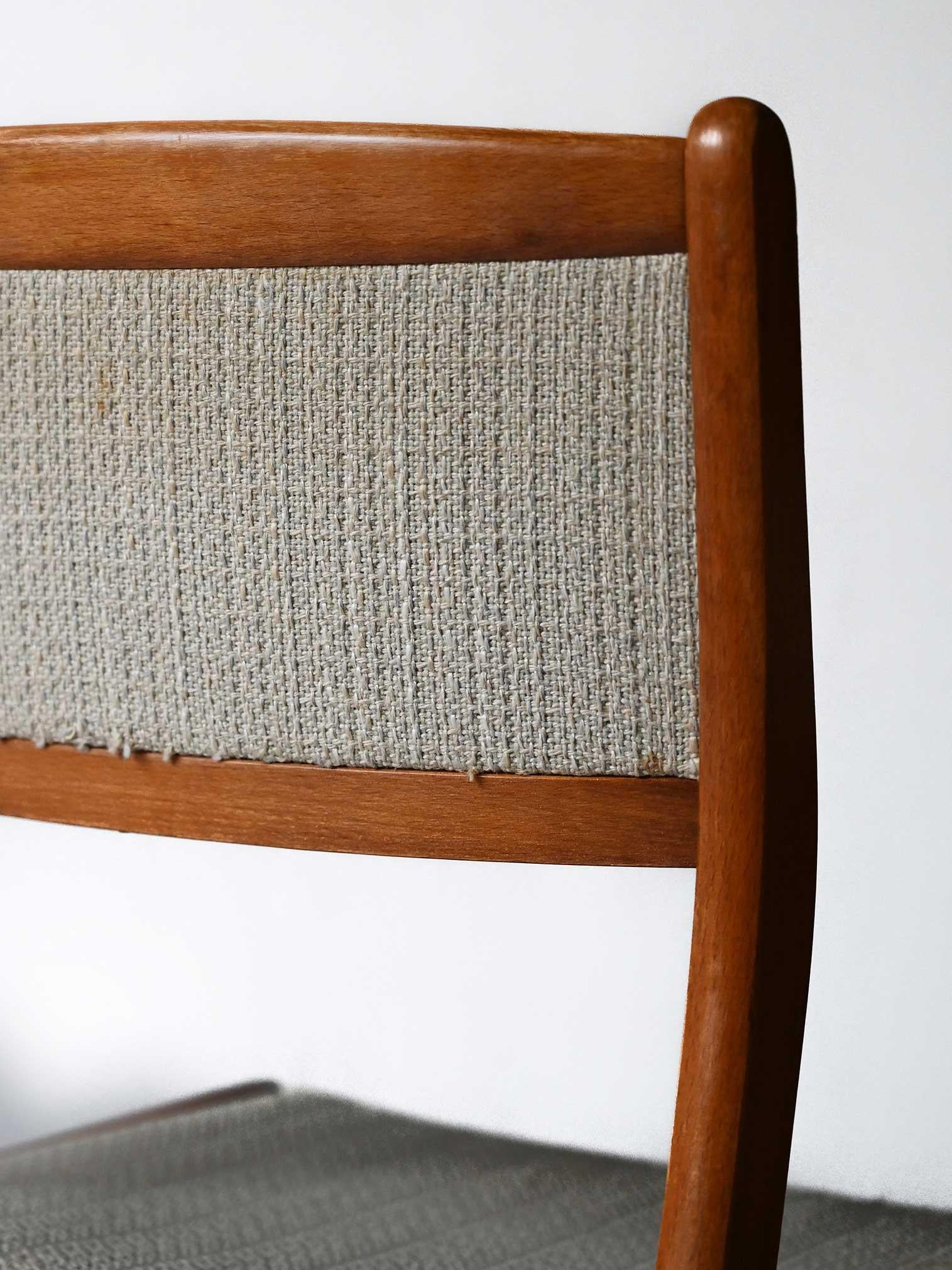 Scandinavian Set di 4 sedie scandinave anni 60 in teak con tappezzeria beige in vendita