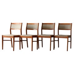 Set di 4 sedie scandinave anni 60 in teak con tappezzeria beige