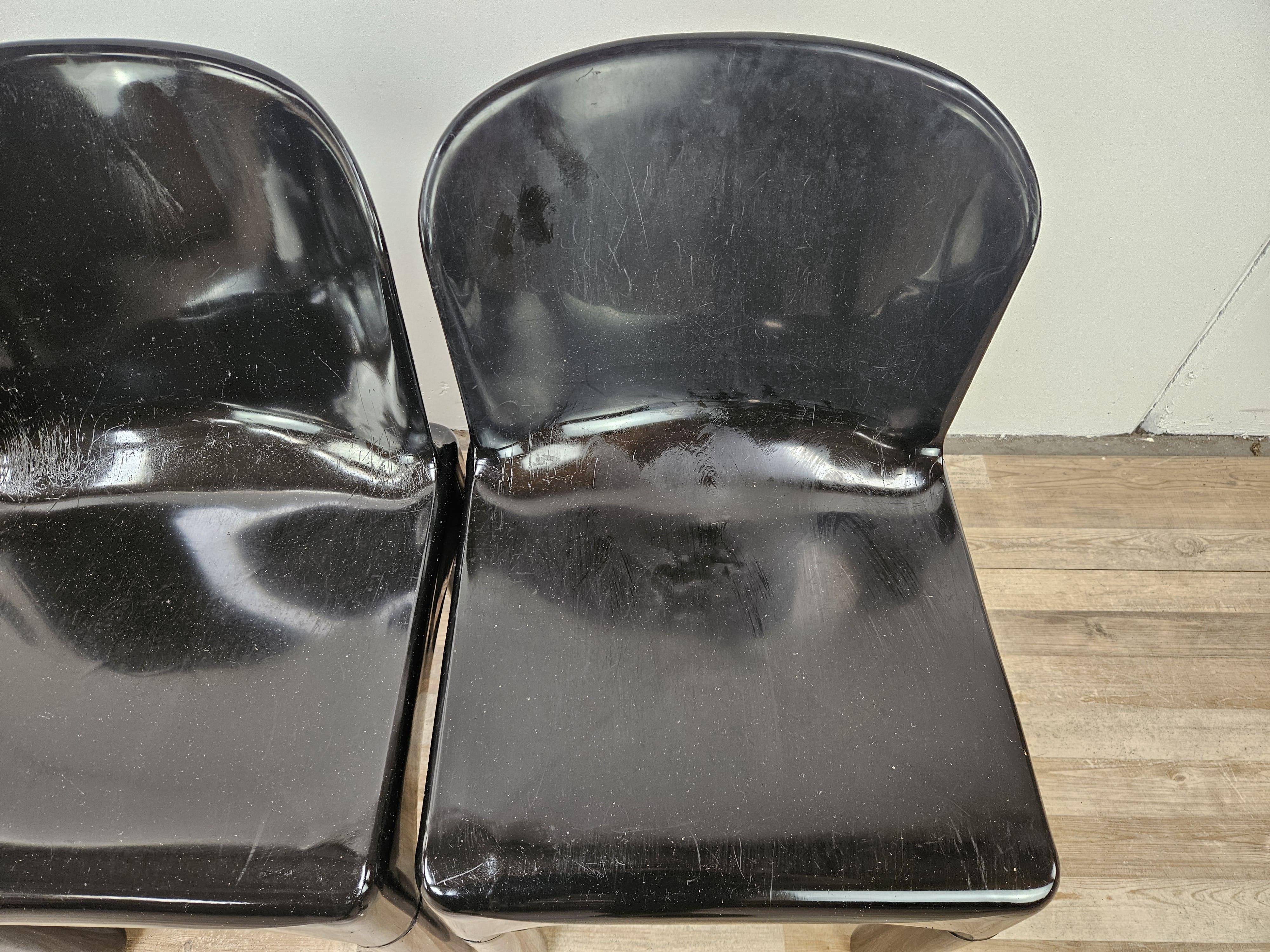 Satz von 4 Space Age Stühlen aus schwarzem Kunststoff der 1970er Jahre (Late 20th Century) im Angebot