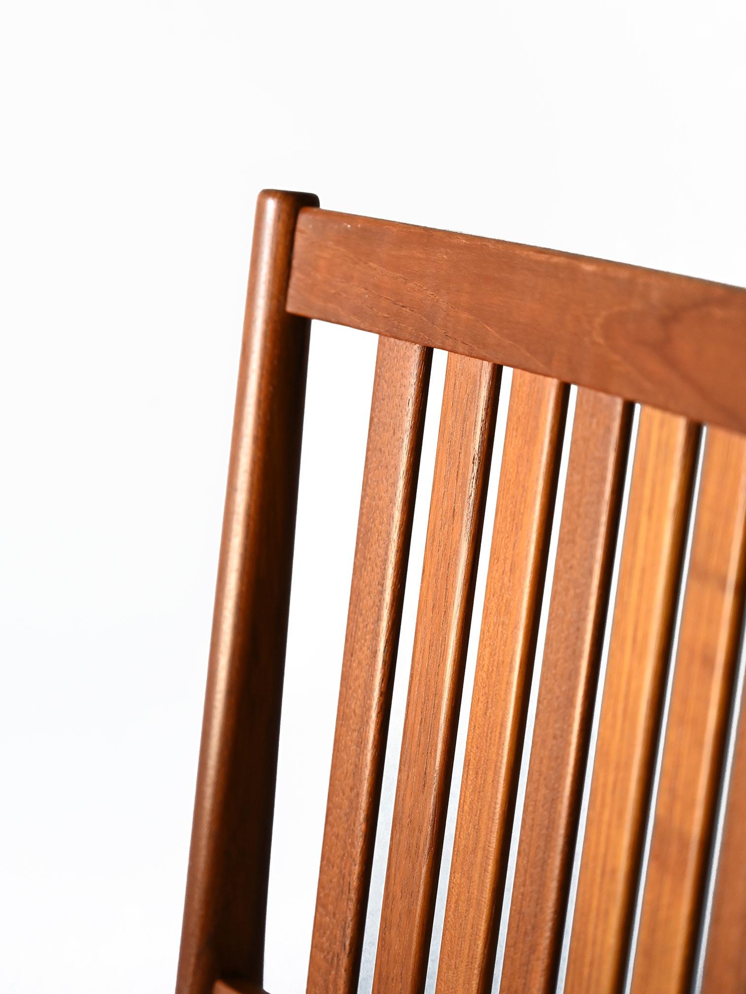 Mid-20th Century Ensemble de 4 chaises suédoises en vente