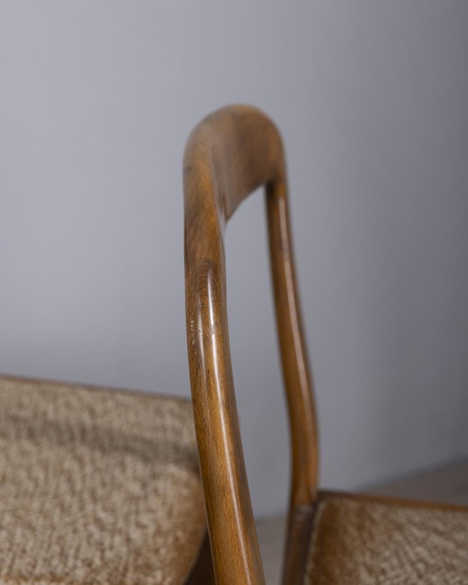 Italian Ensemble de 4 chaises vintage des années 1960 en bois et tissu beige design italien en vente