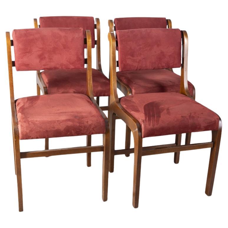 Ensemble de 4 chaises vintage des années 1960 en bois et velours bordeaux design italien
