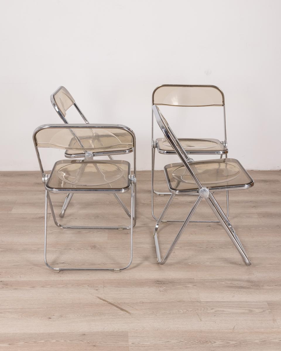 Set of four chairs with chrome-plated metal frame and plastic seat and back.
Plia model, design Giancarlo Piretti for Anonima Castelli, 1960s.

CONDITION: In good condition, shows signs of wear given by time.

DIMENSIONS: Height 73 cm; Width 47 cm;