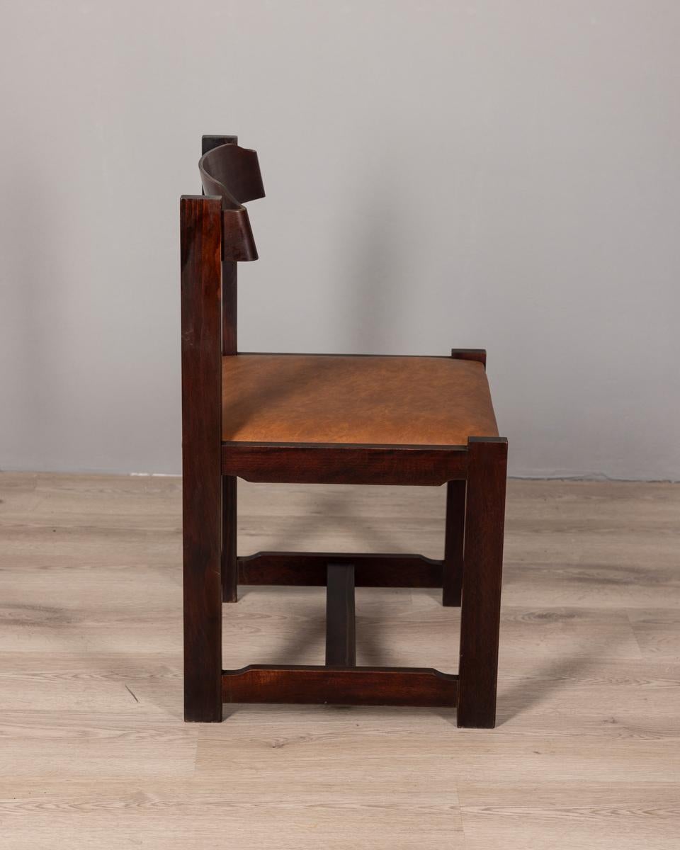 Set of 4 vintage 70's chairs in wood and brown leather Italian design In Good Condition For Sale In None, IT