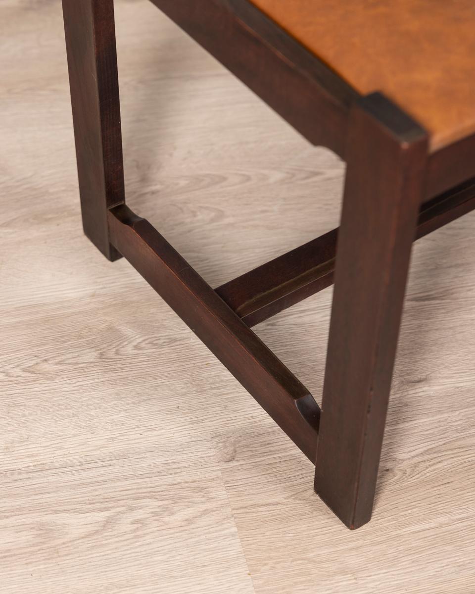 Leather Set of 4 vintage 70's chairs in wood and brown leather Italian design For Sale
